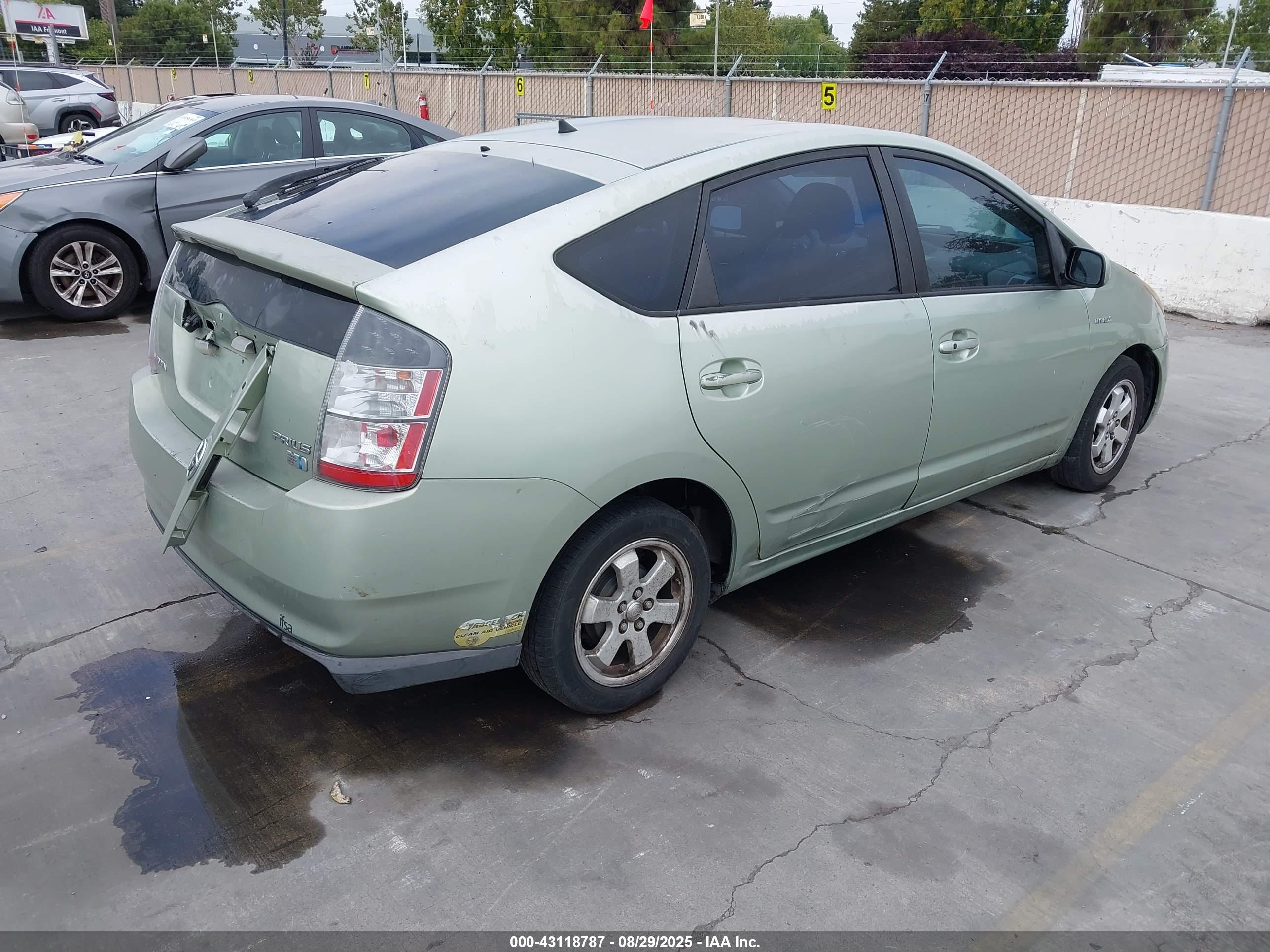 TOYOTA PRIUS image 4
