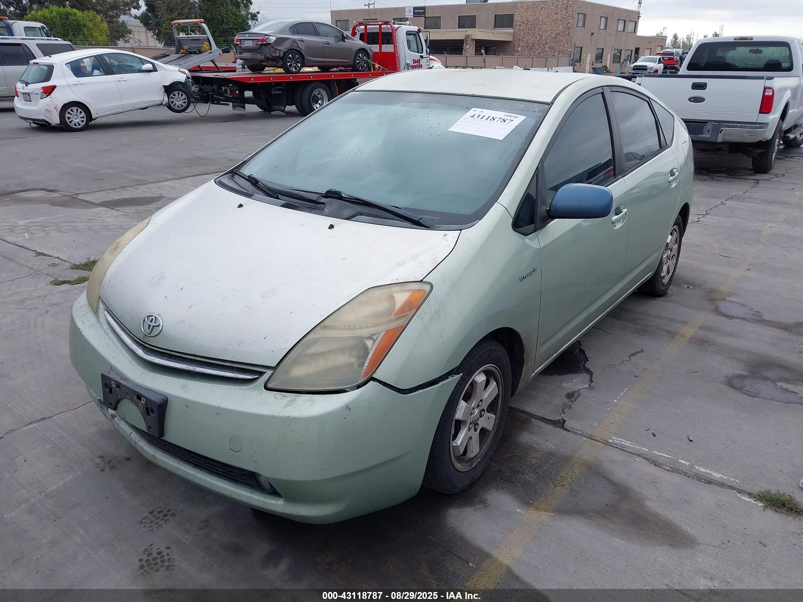 TOYOTA PRIUS image 6