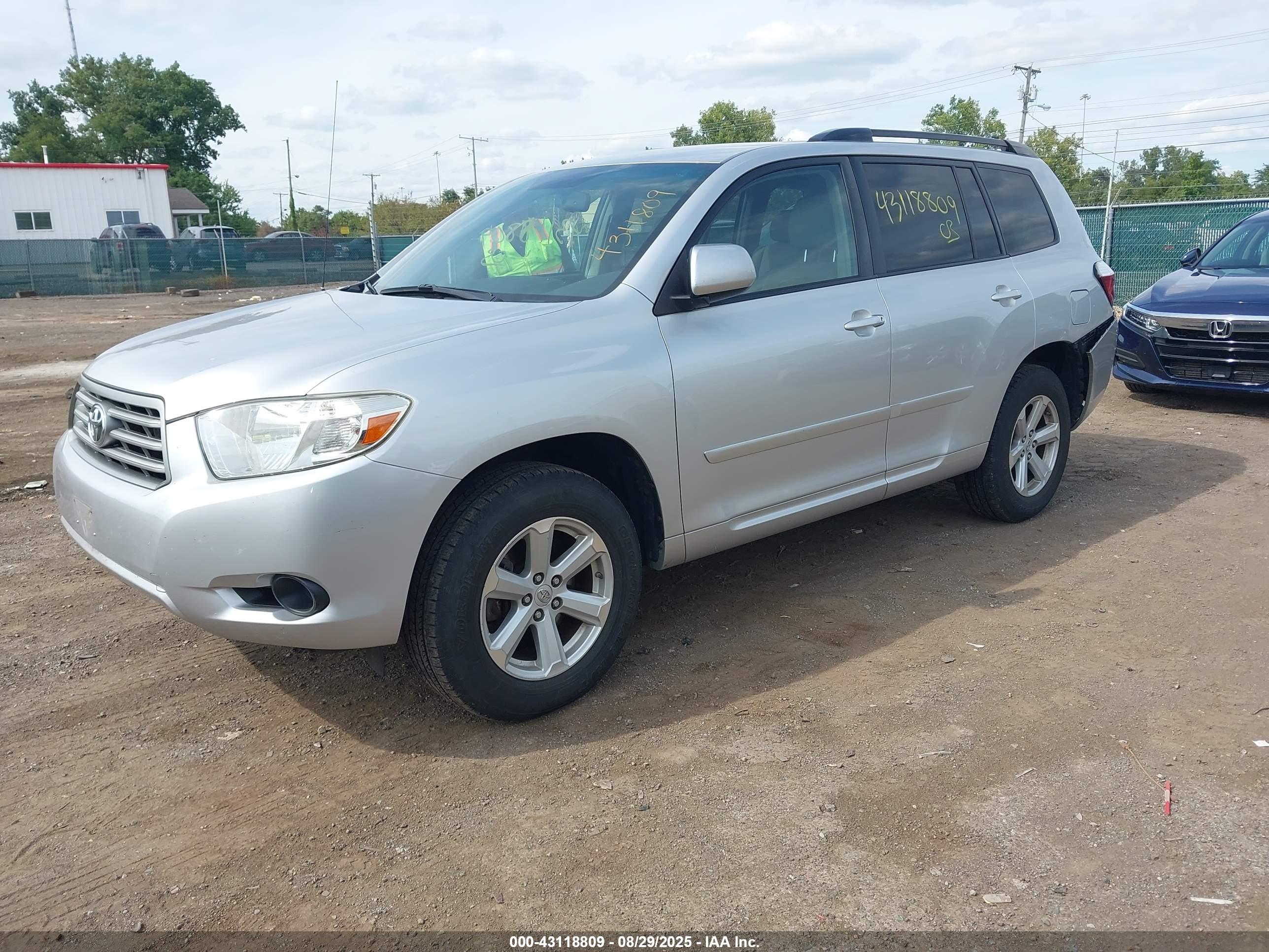 TOYOTA HIGHLANDER image 2