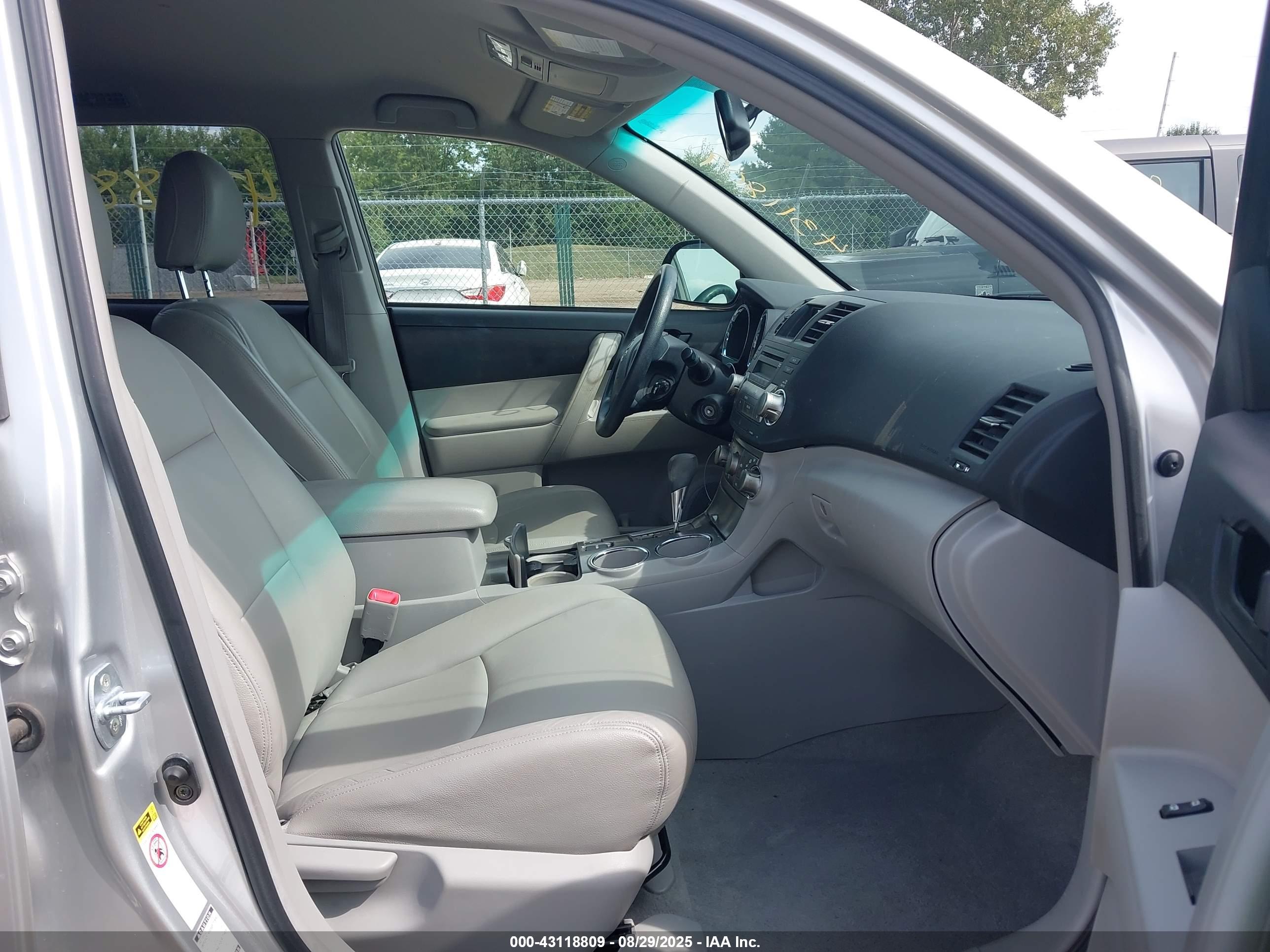 TOYOTA HIGHLANDER image 5