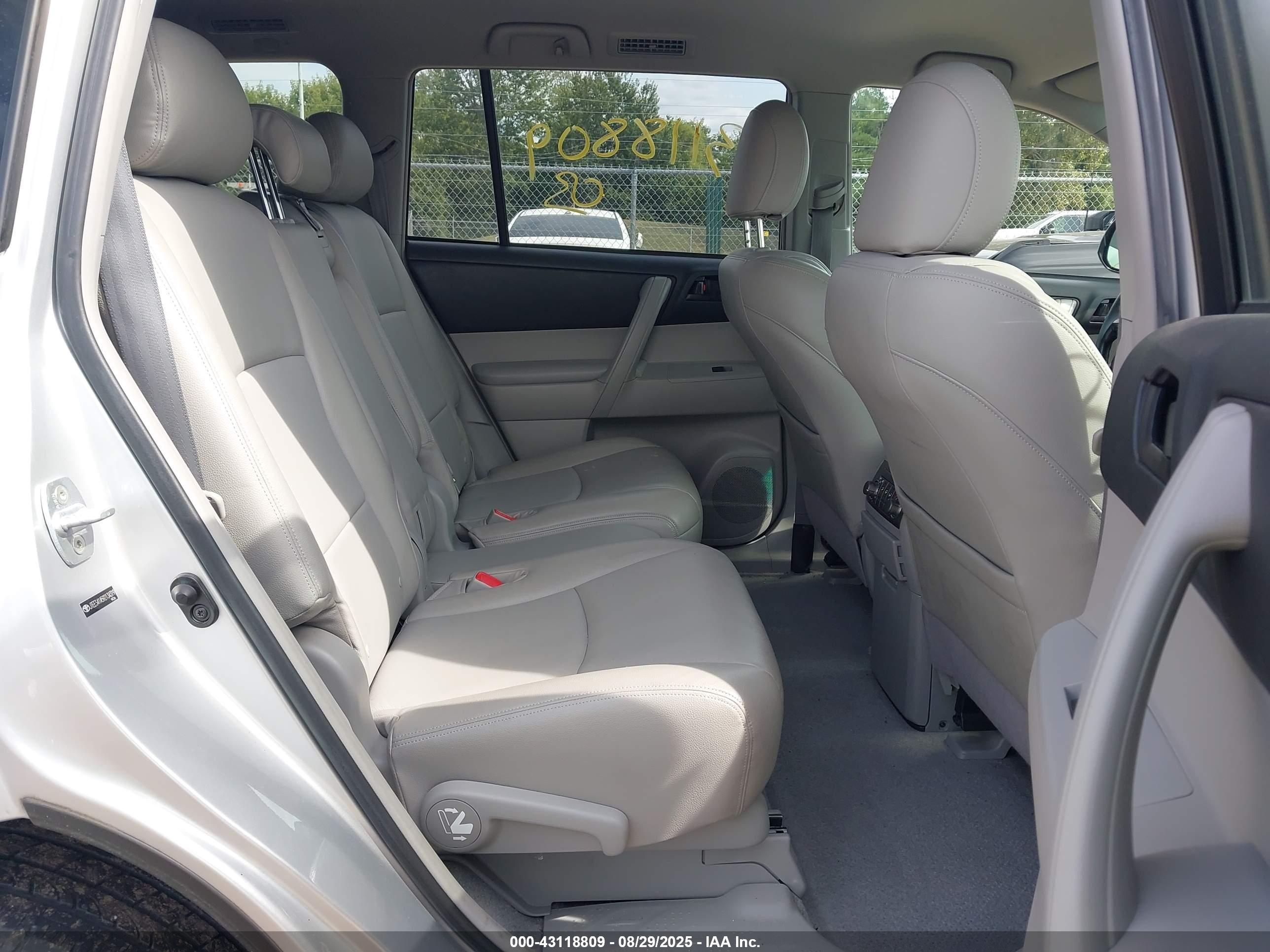 TOYOTA HIGHLANDER image 8