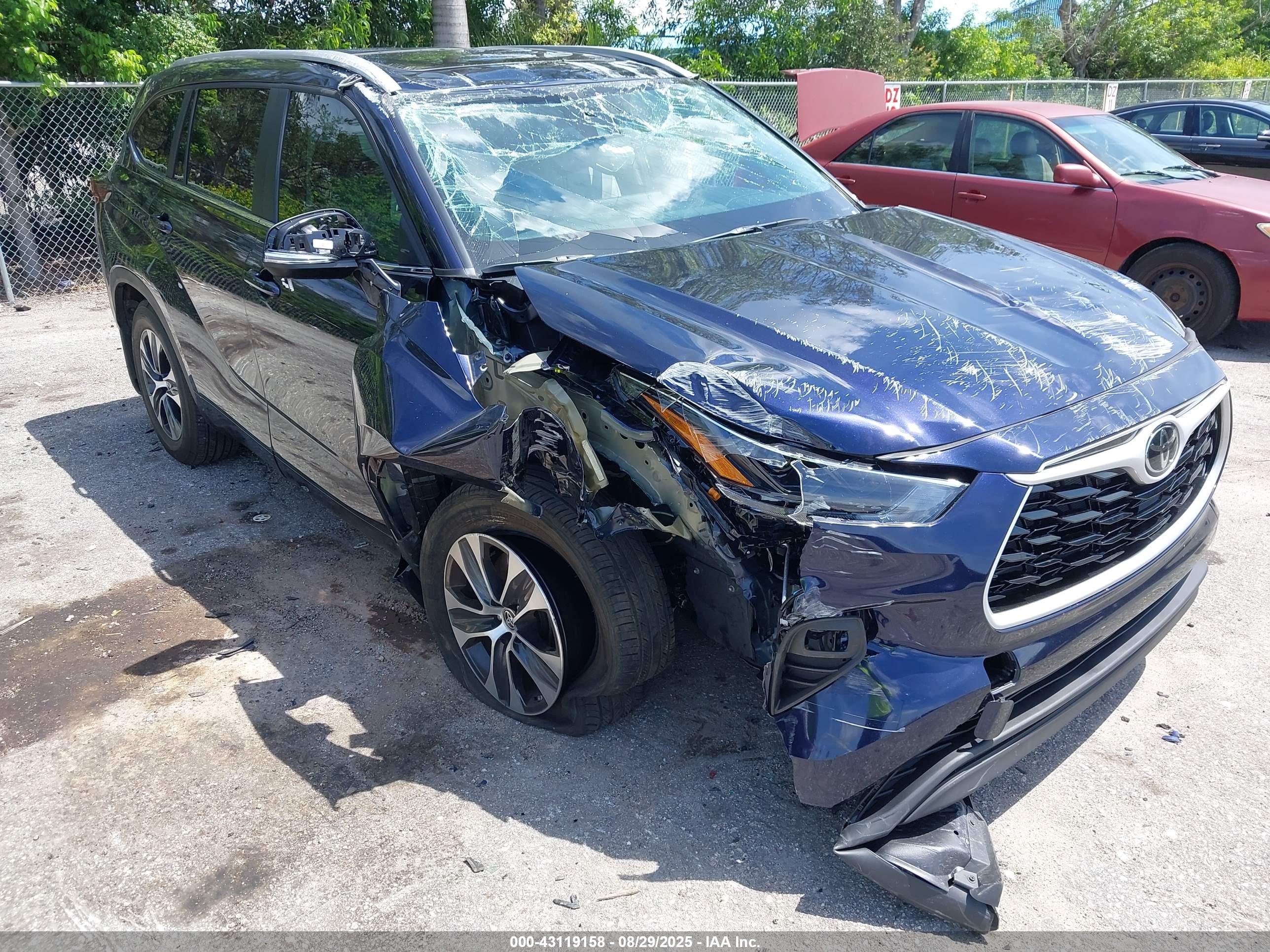 TOYOTA HIGHLANDER image 6