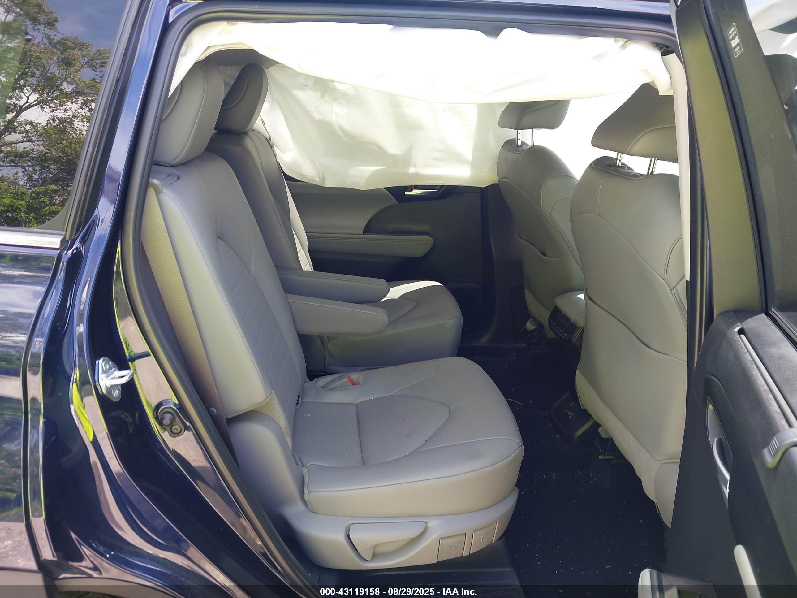 TOYOTA HIGHLANDER image 8