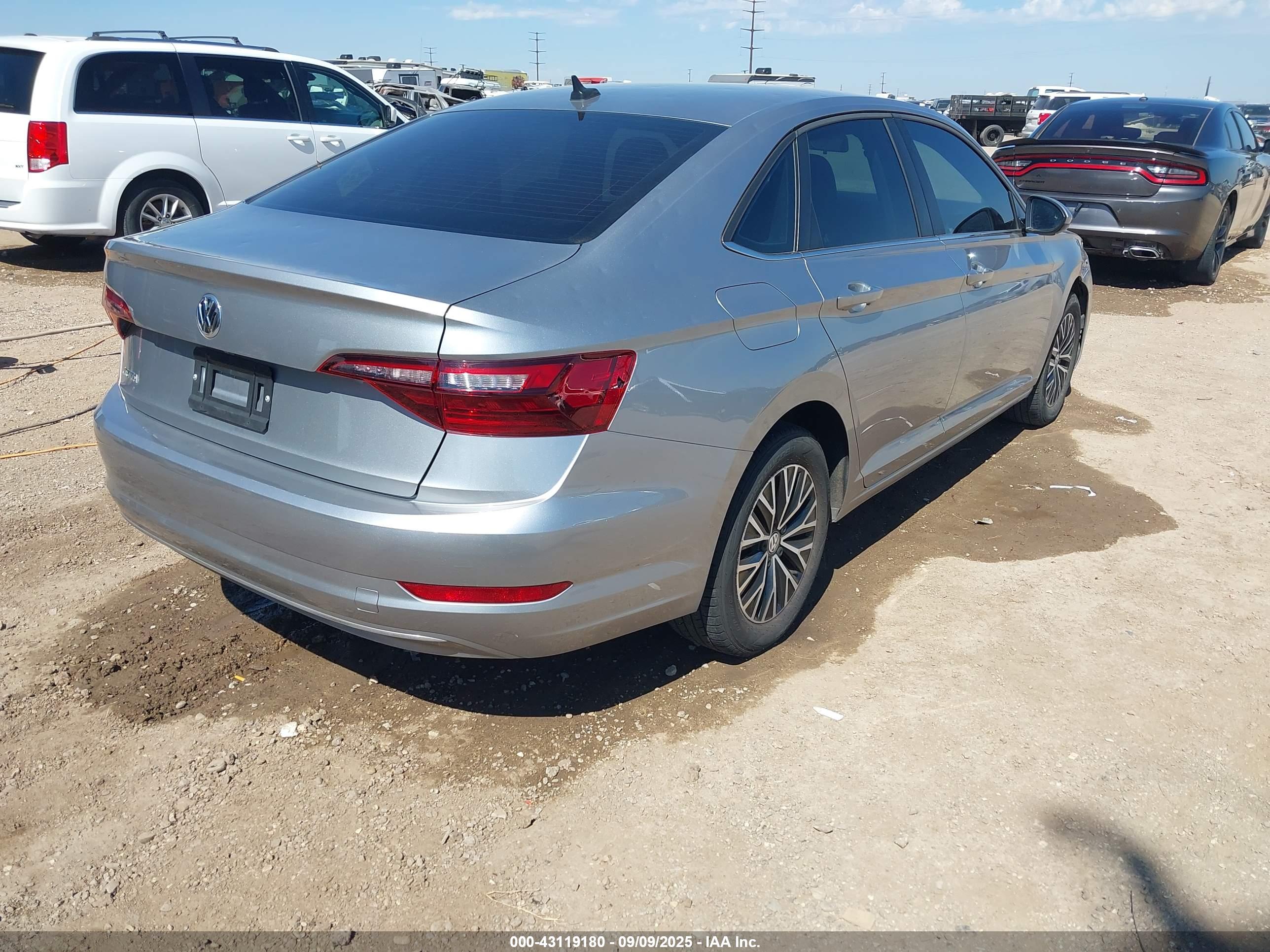 VOLKSWAGEN JETTA image 4