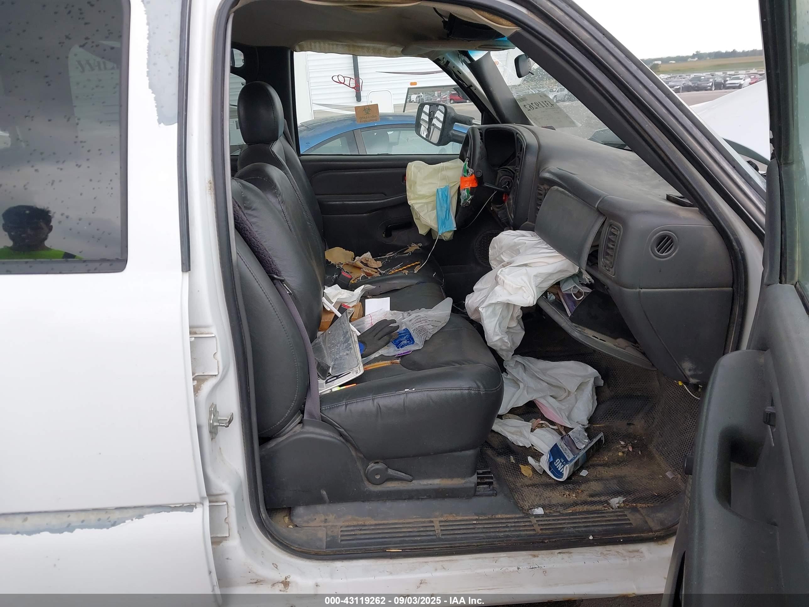 CHEVROLET SILVERADO image 5