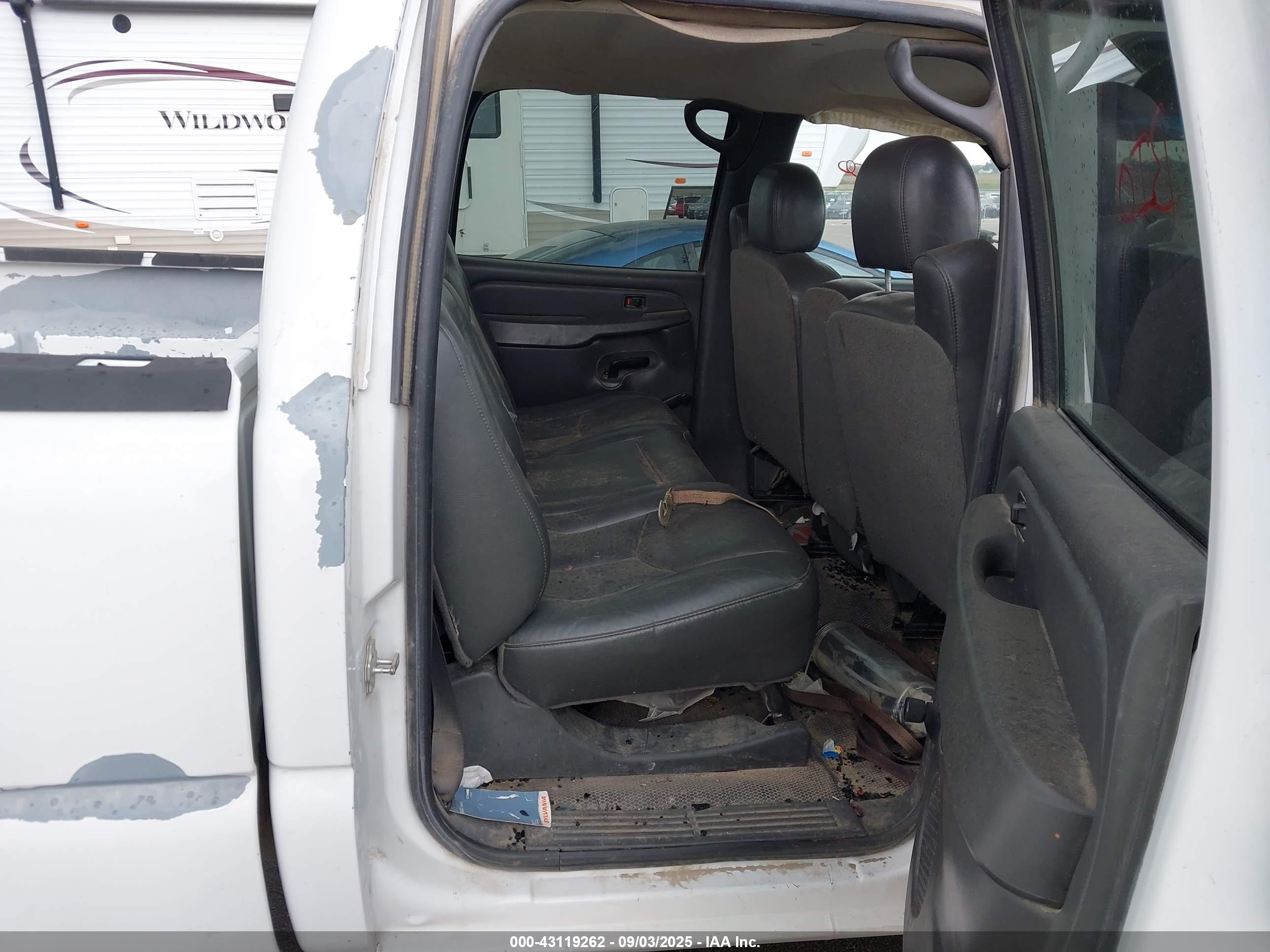 CHEVROLET SILVERADO image 8