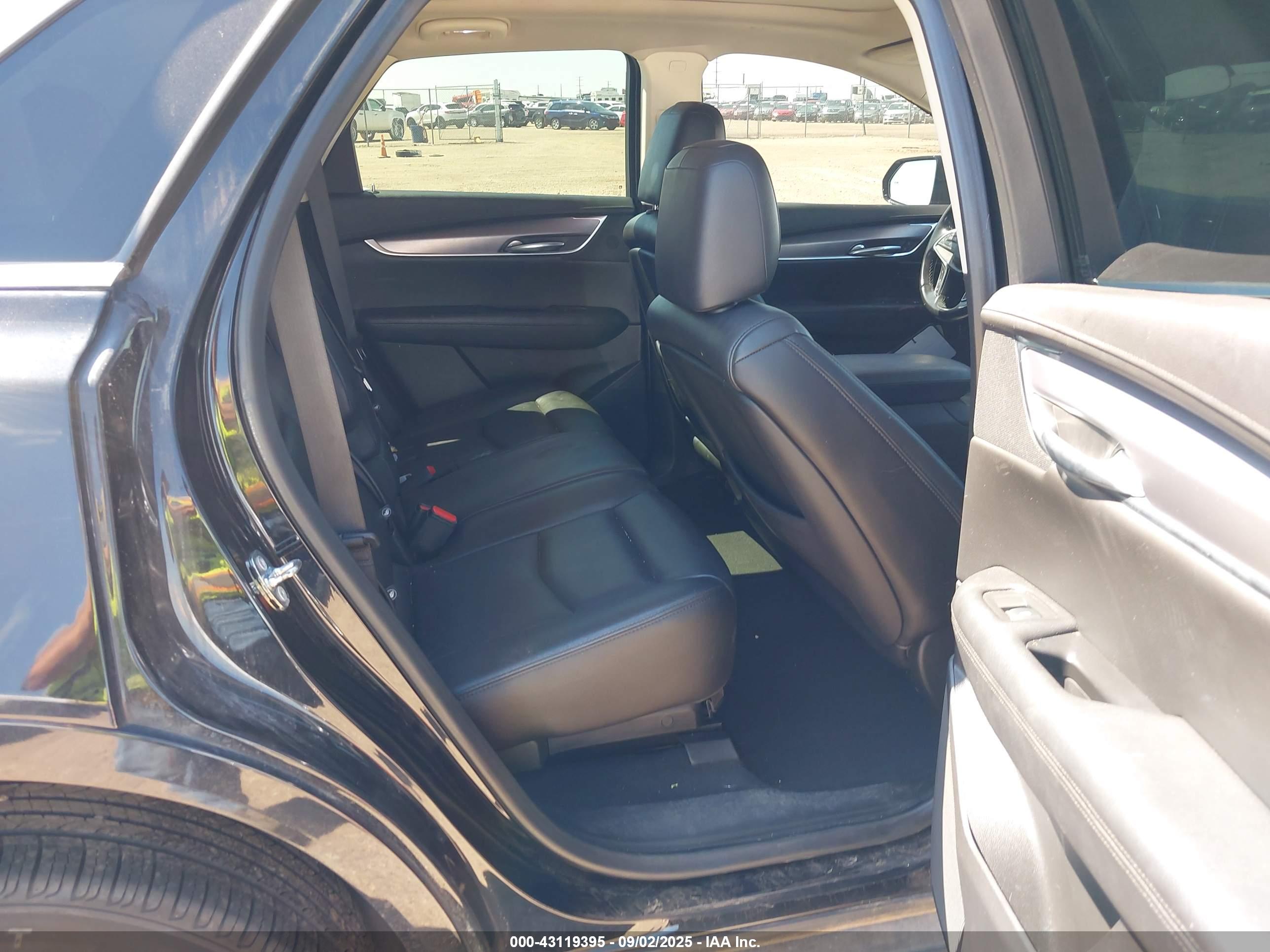 CADILLAC XT5 image 8