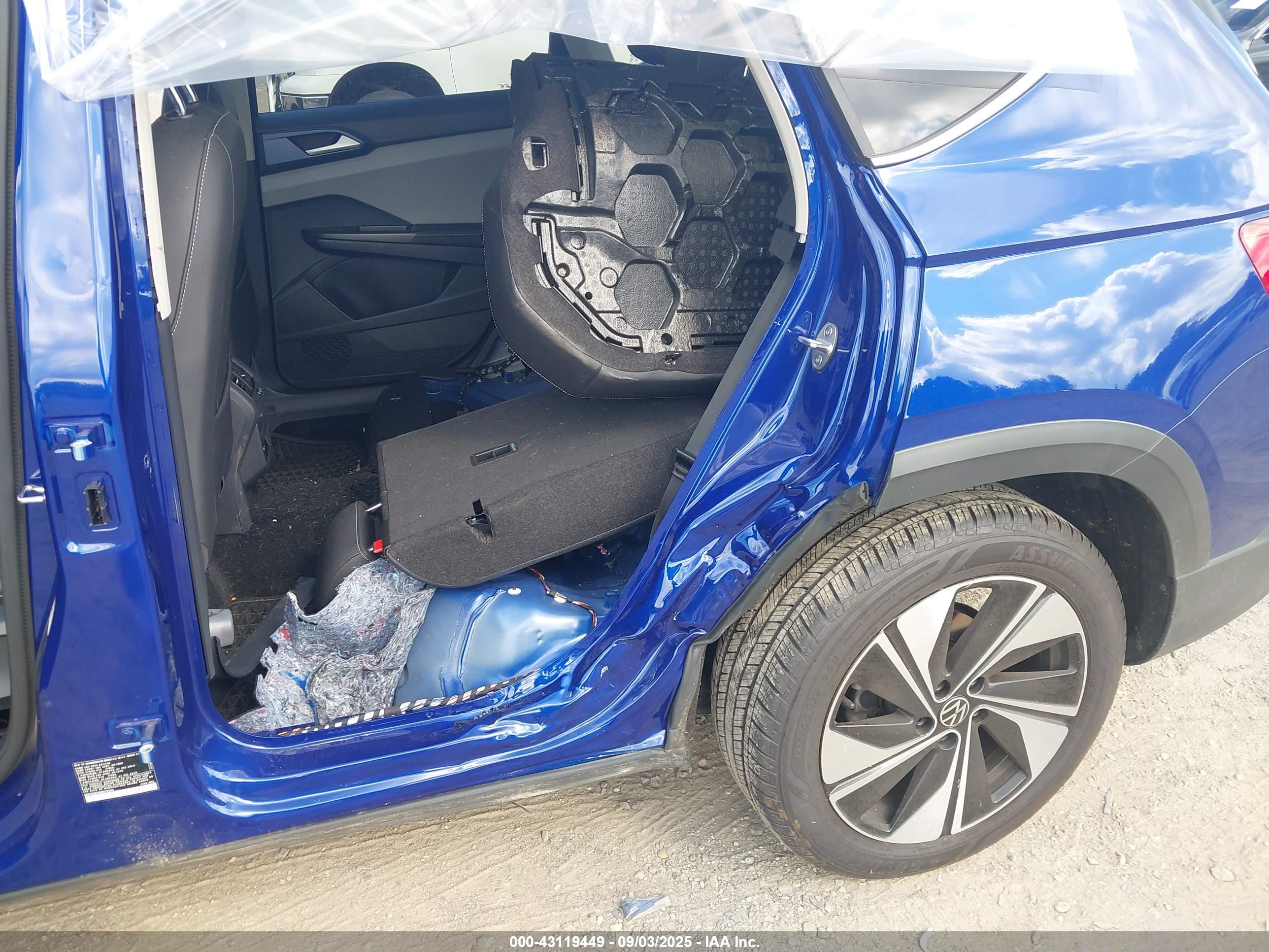 VOLKSWAGEN TAOS image 6