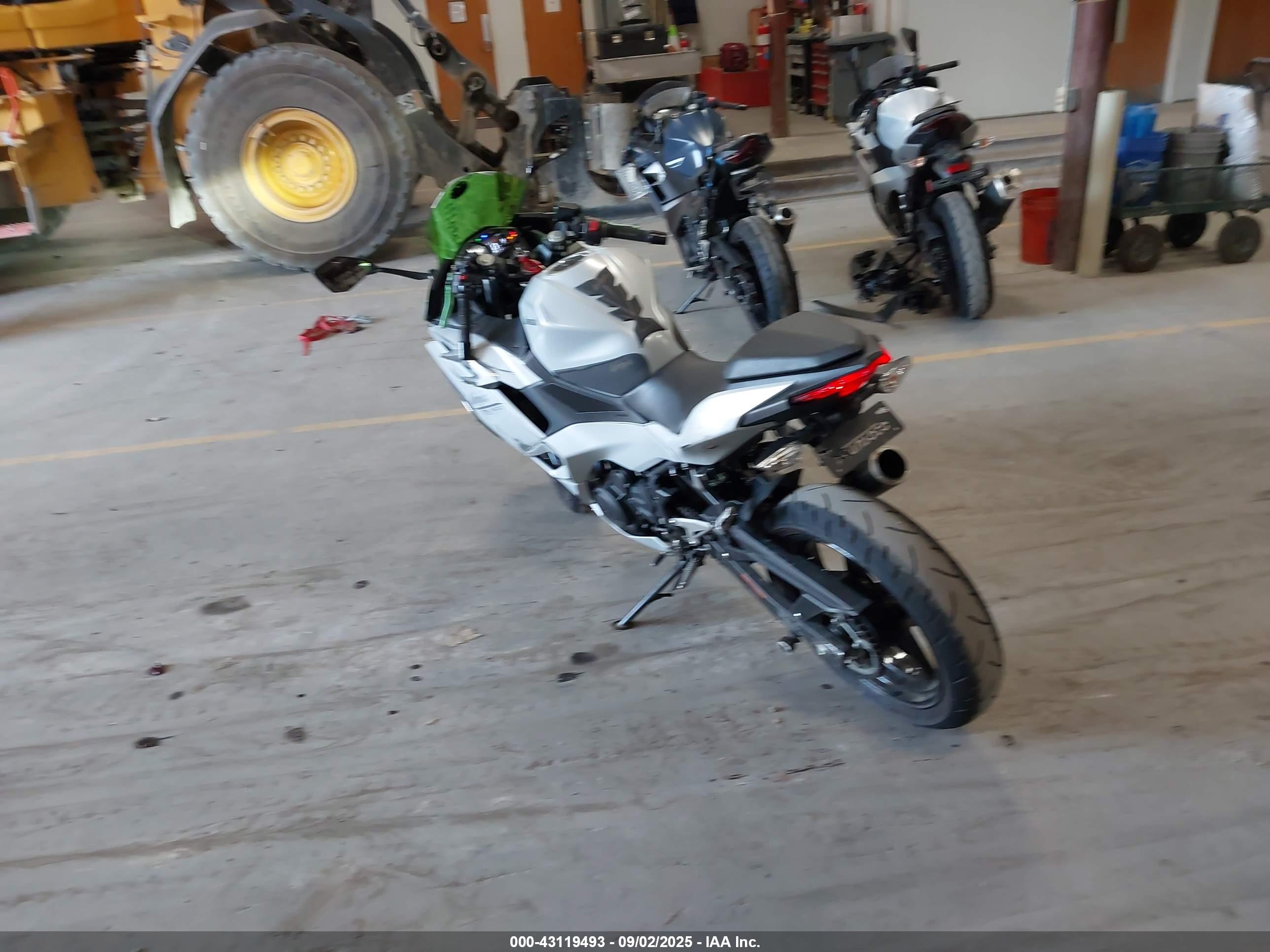 KAWASAKI EX500 image 3