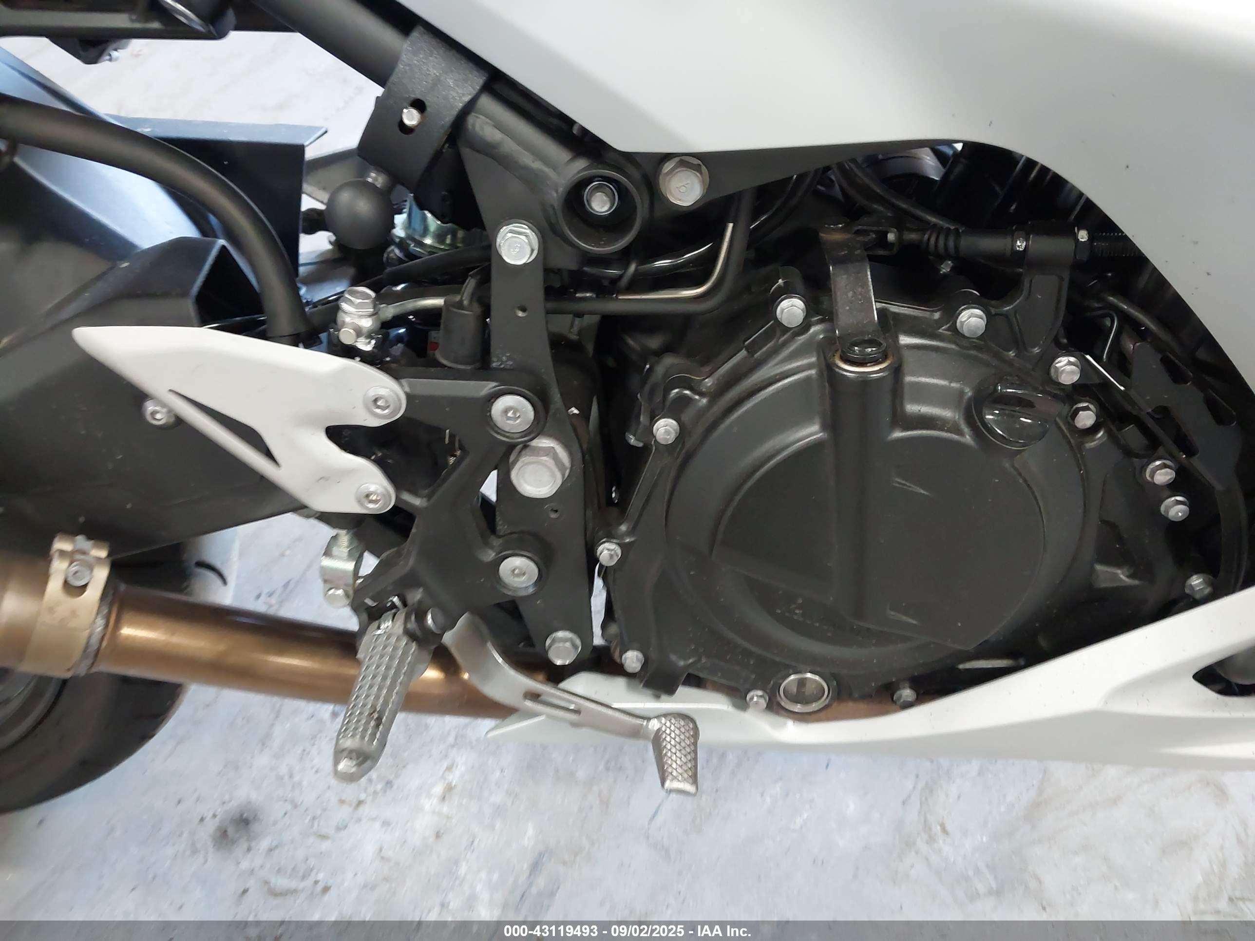 KAWASAKI EX500 image 8