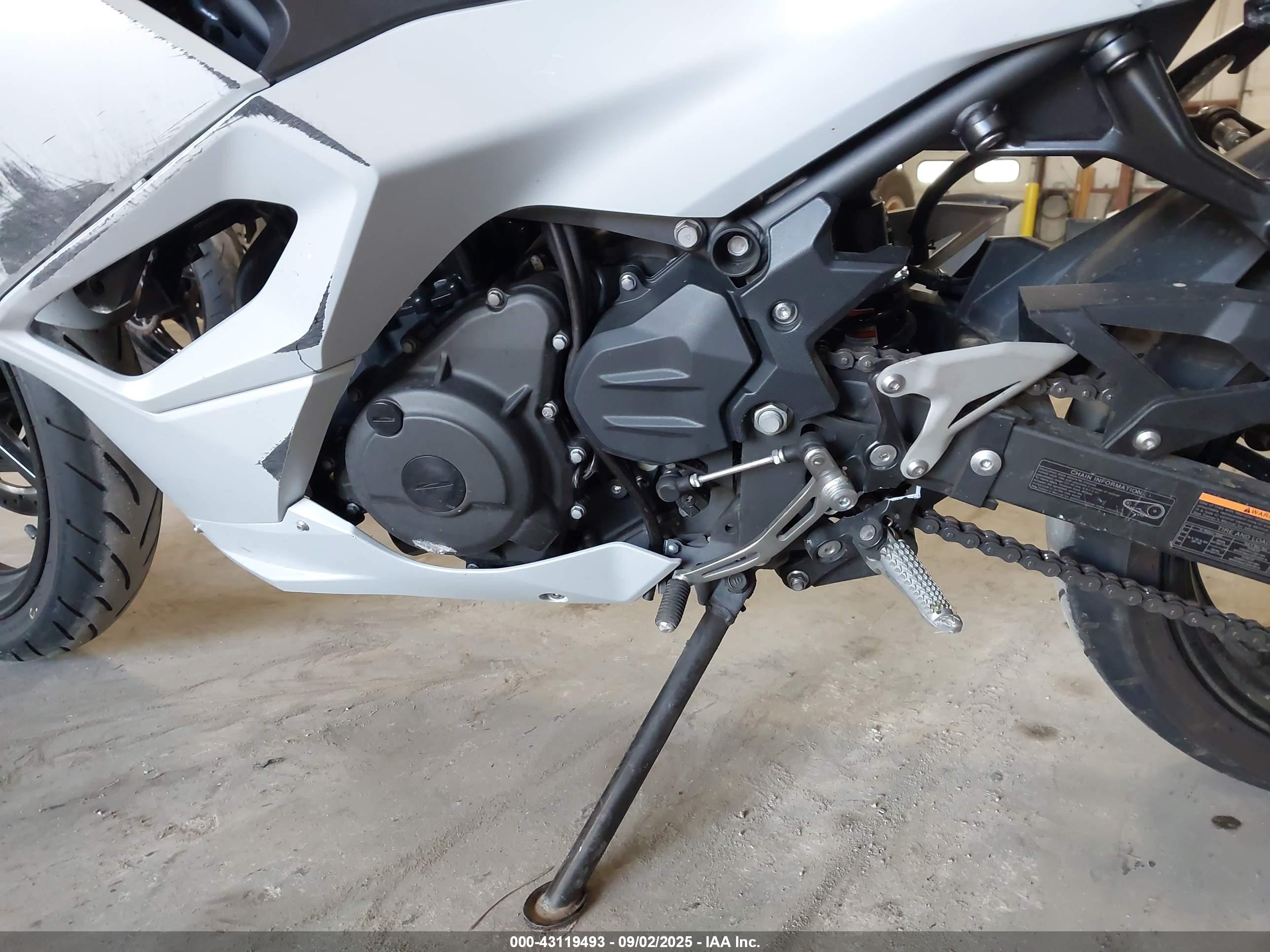 KAWASAKI EX500 image 9