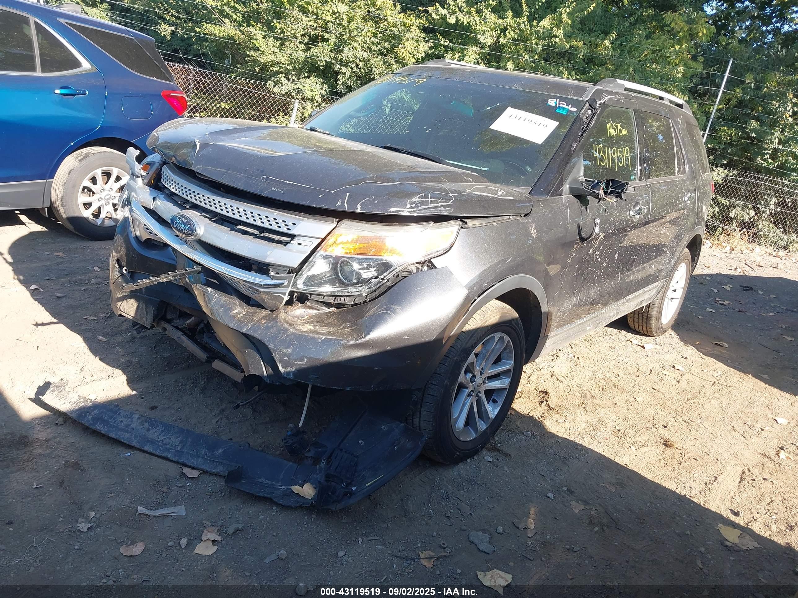FORD EXPLORER image 2