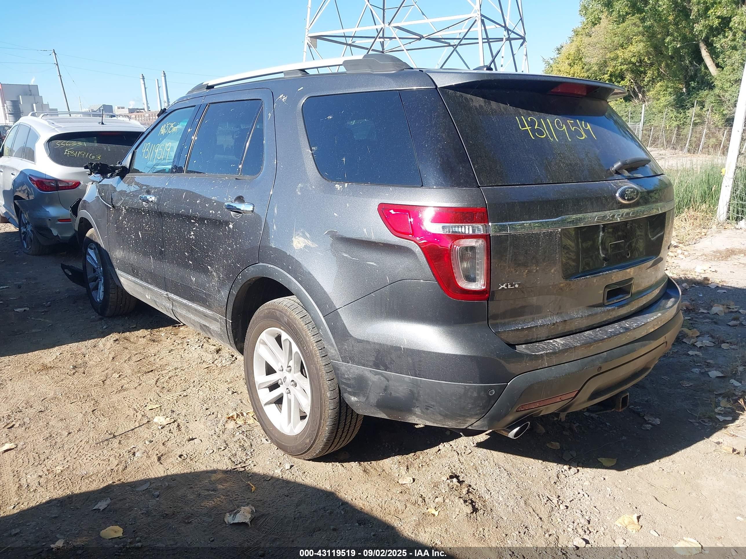 FORD EXPLORER image 3