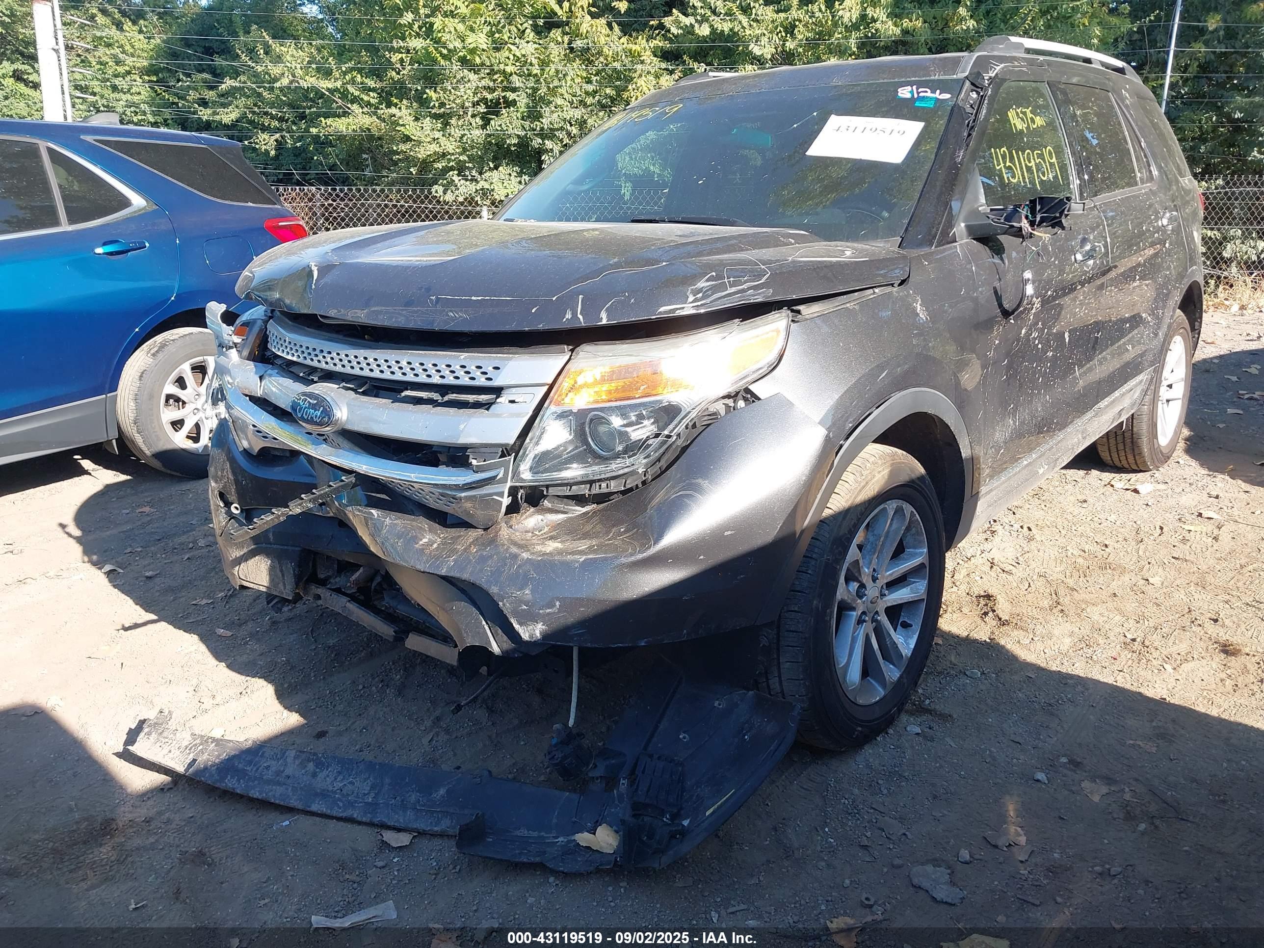 FORD EXPLORER image 6