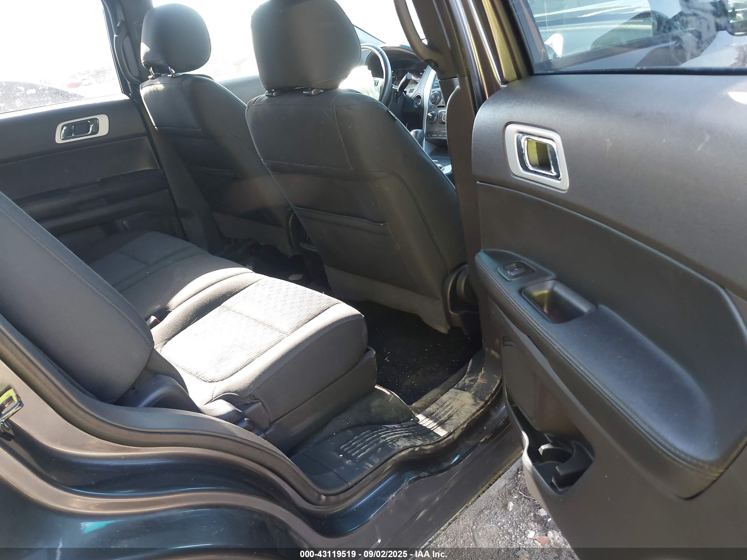 FORD EXPLORER image 8