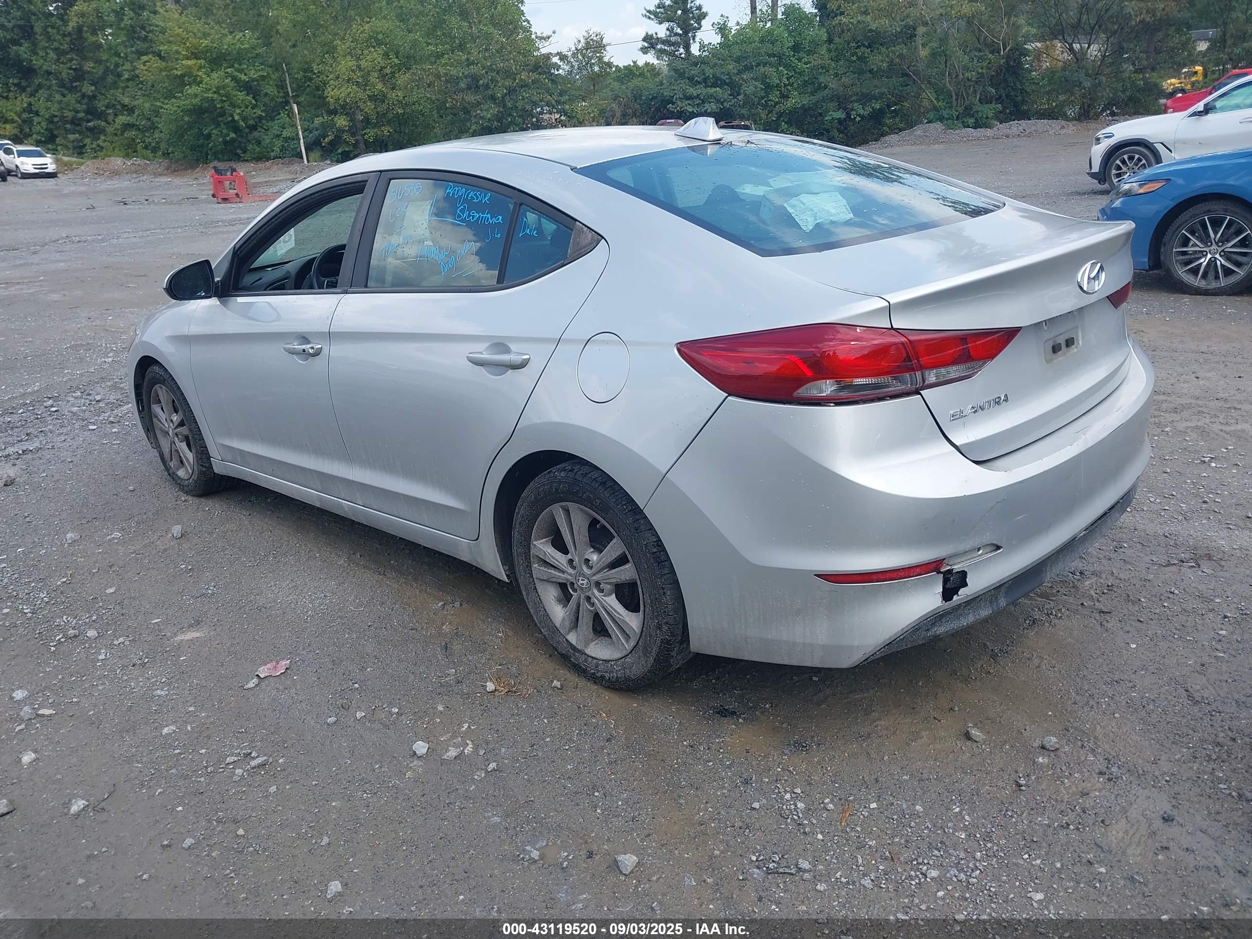 HYUNDAI ELANTRA image 3