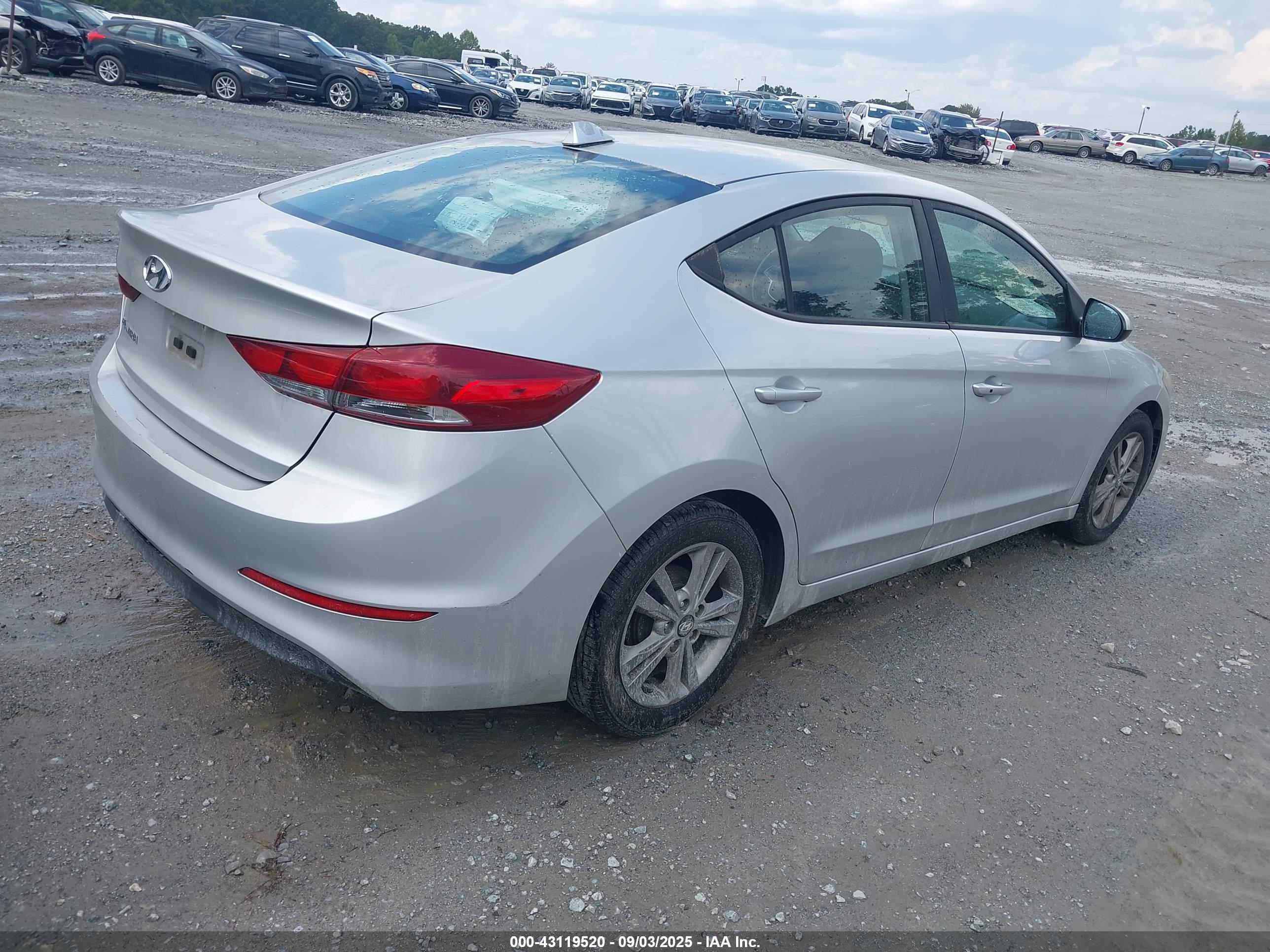 HYUNDAI ELANTRA image 4