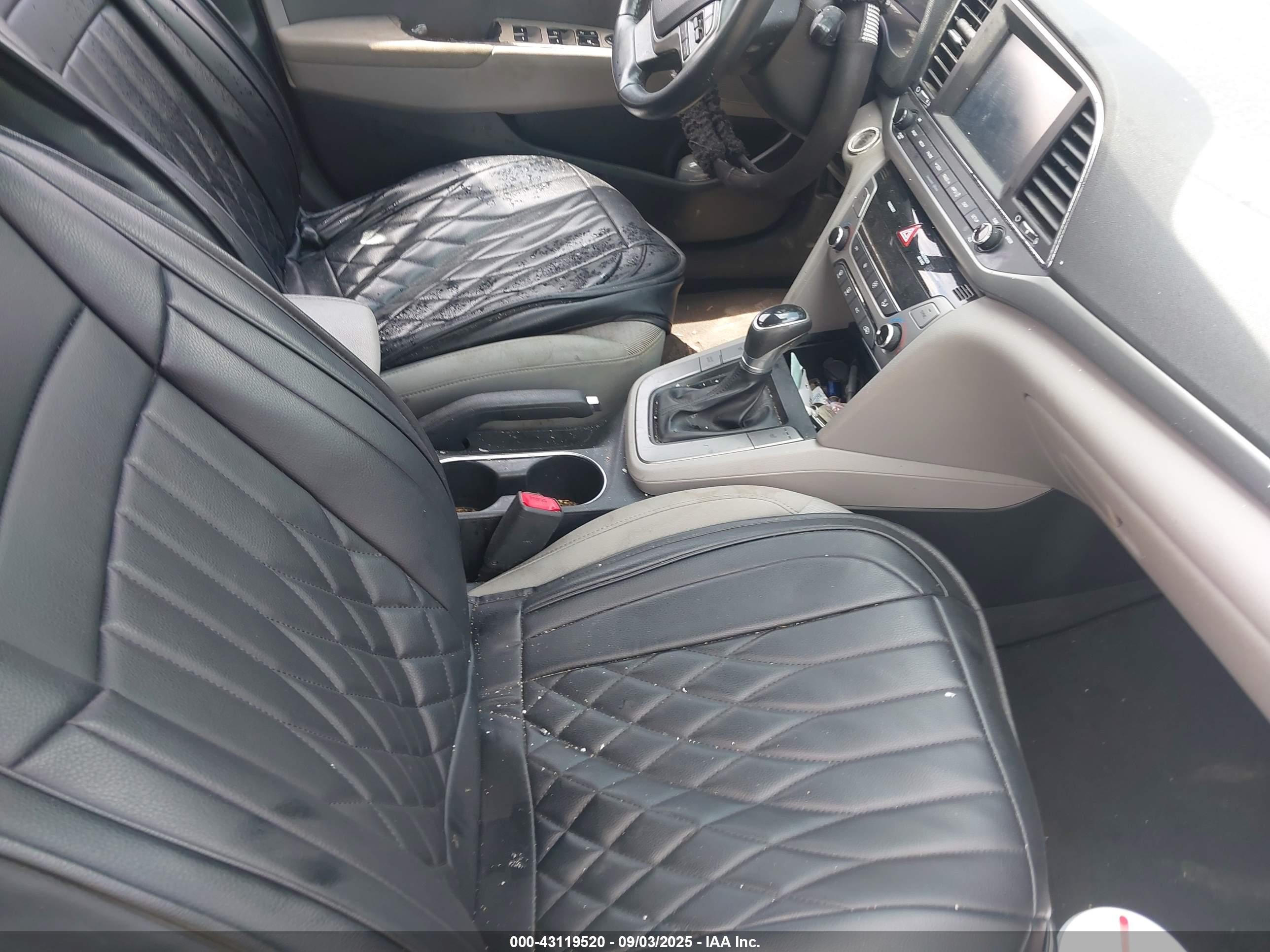 HYUNDAI ELANTRA image 5