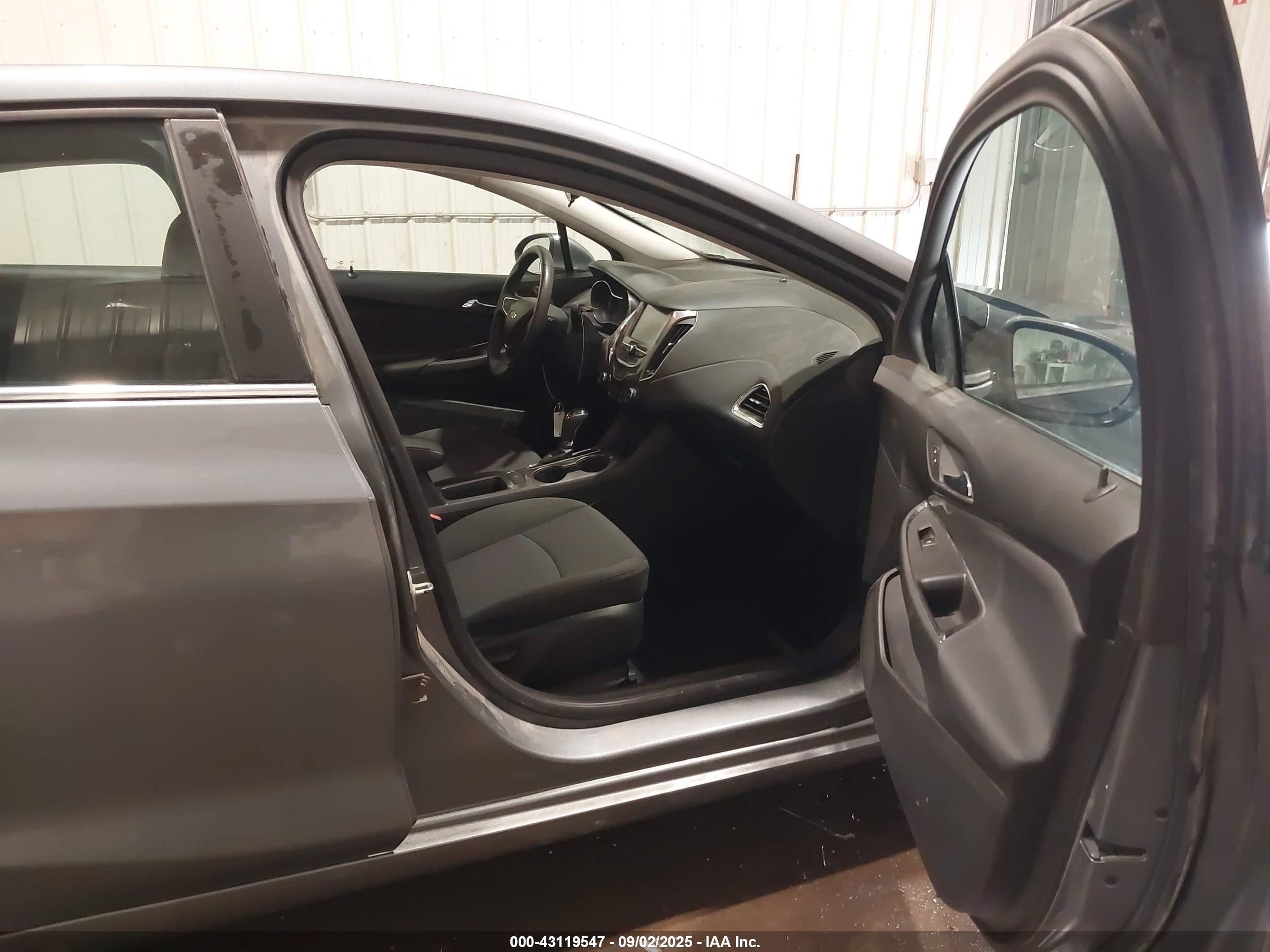 CHEVROLET CRUZE image 5