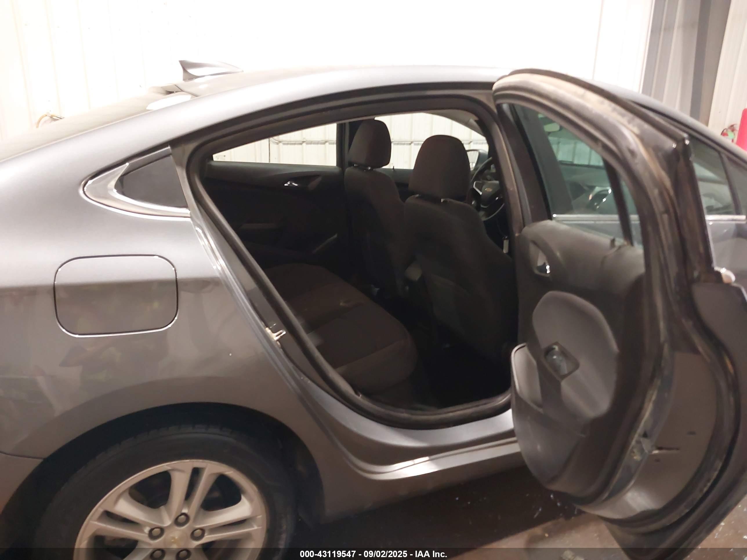 CHEVROLET CRUZE image 8