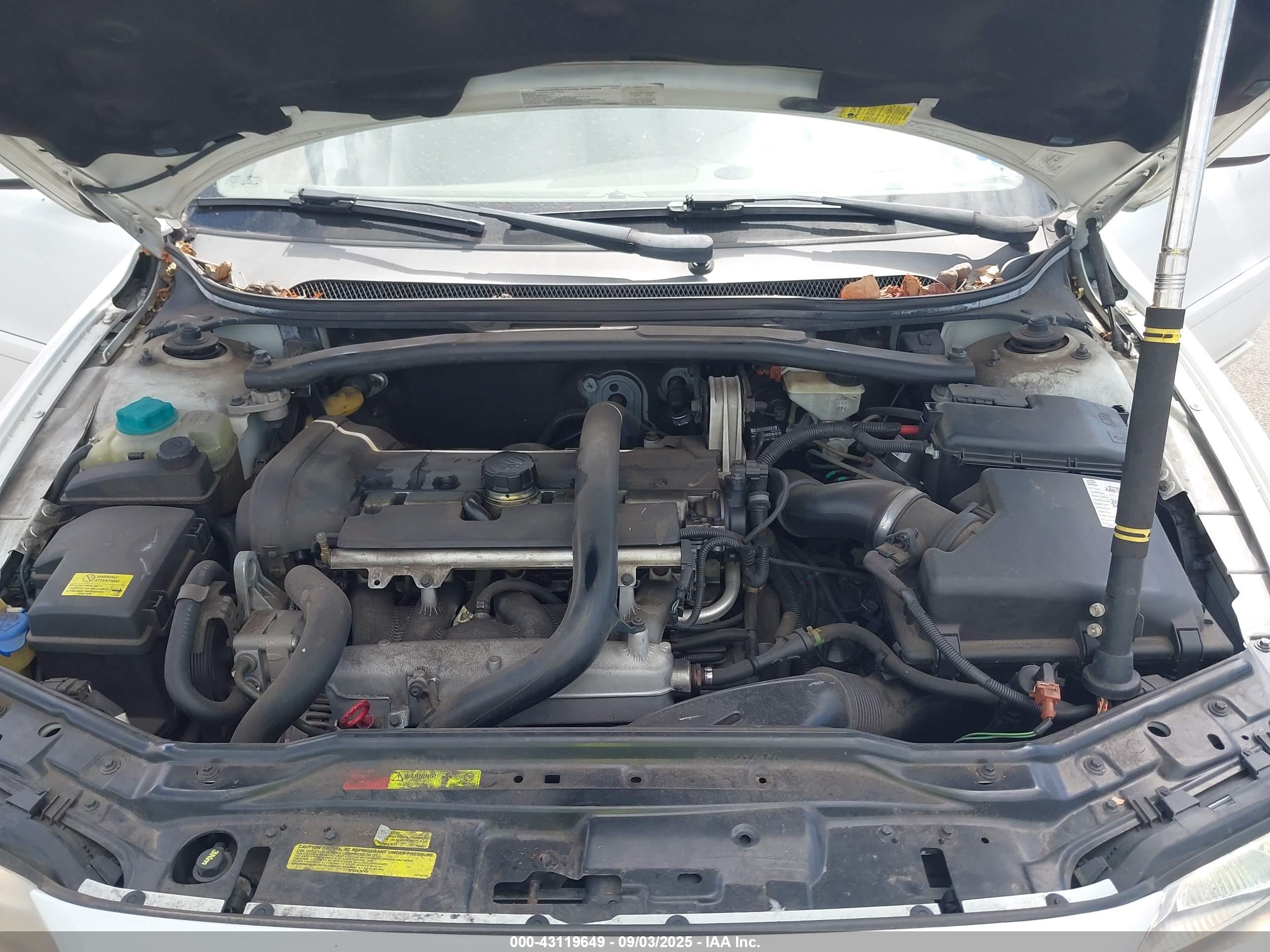 VOLVO V70 image 10