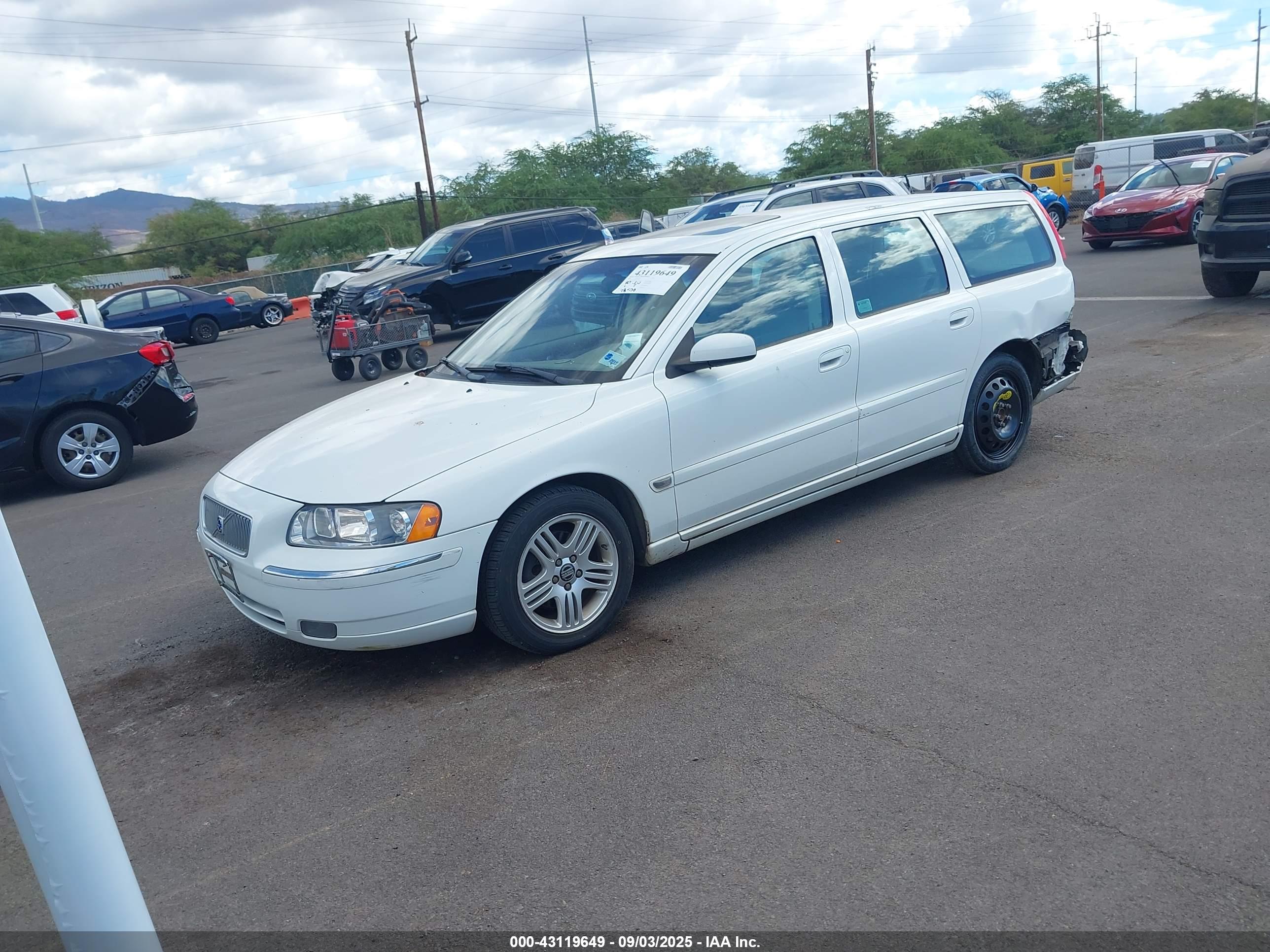 VOLVO V70 image 2