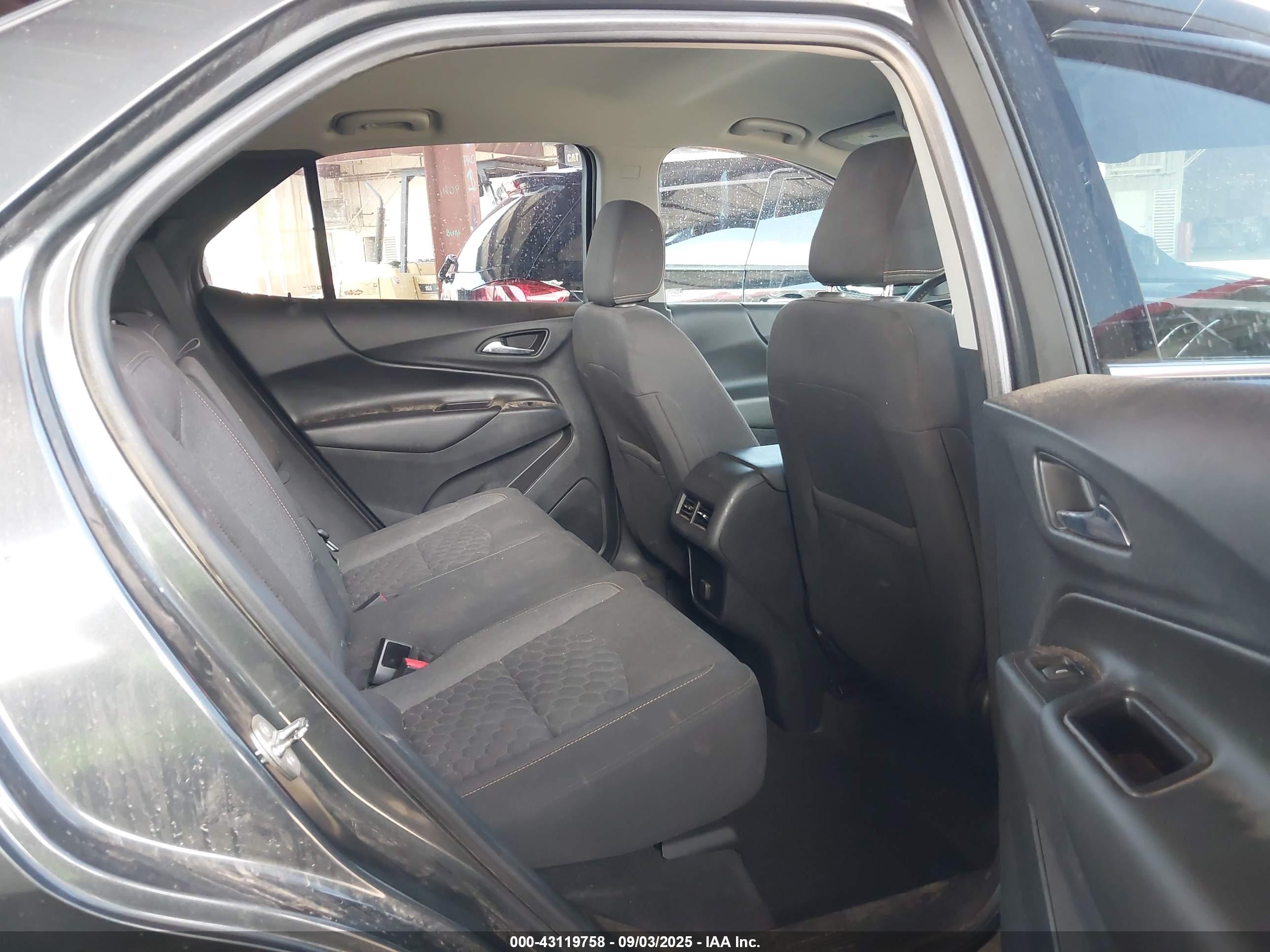 CHEVROLET EQUINOX image 8
