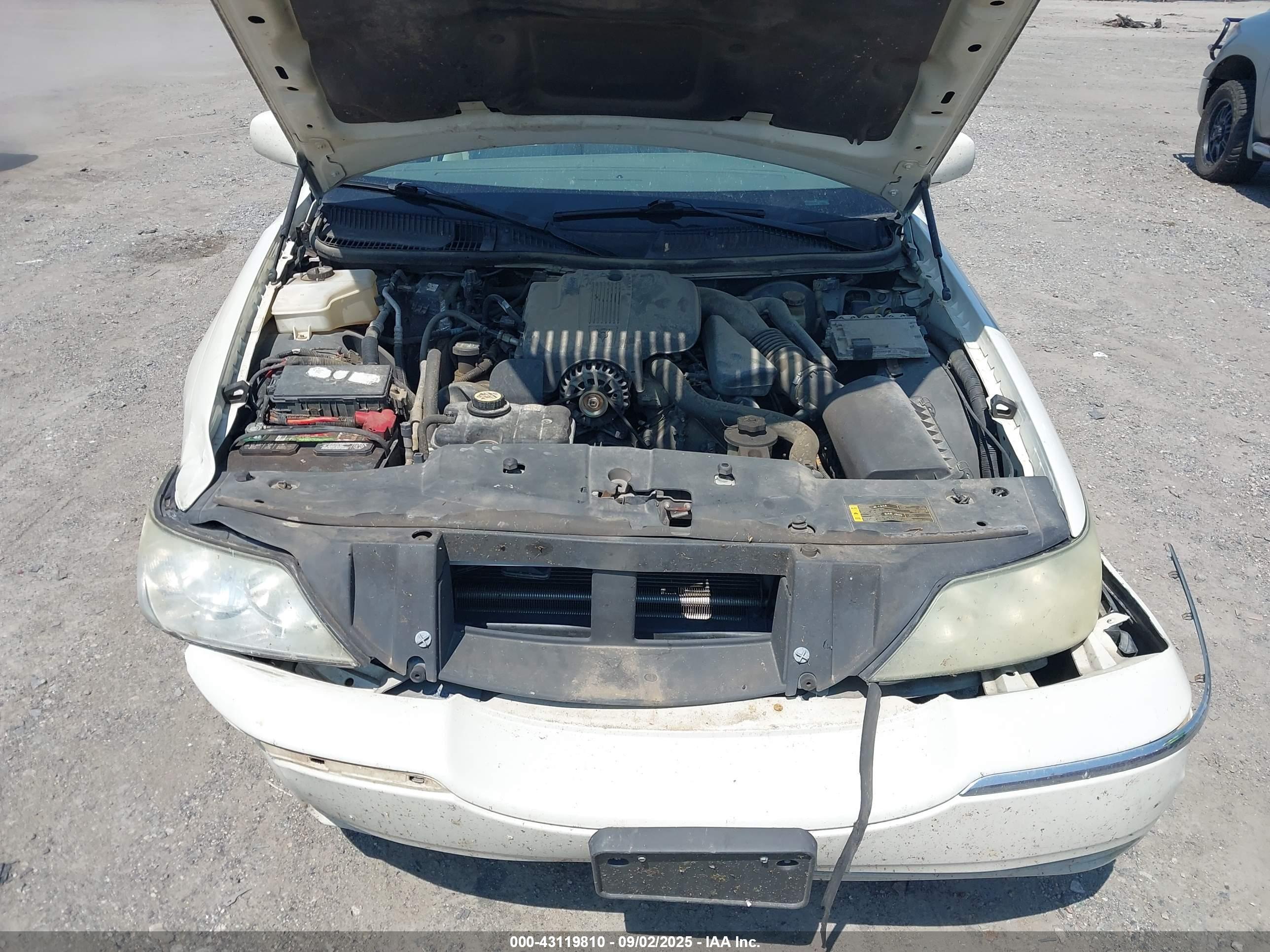 LINCOLN TOWN image 10