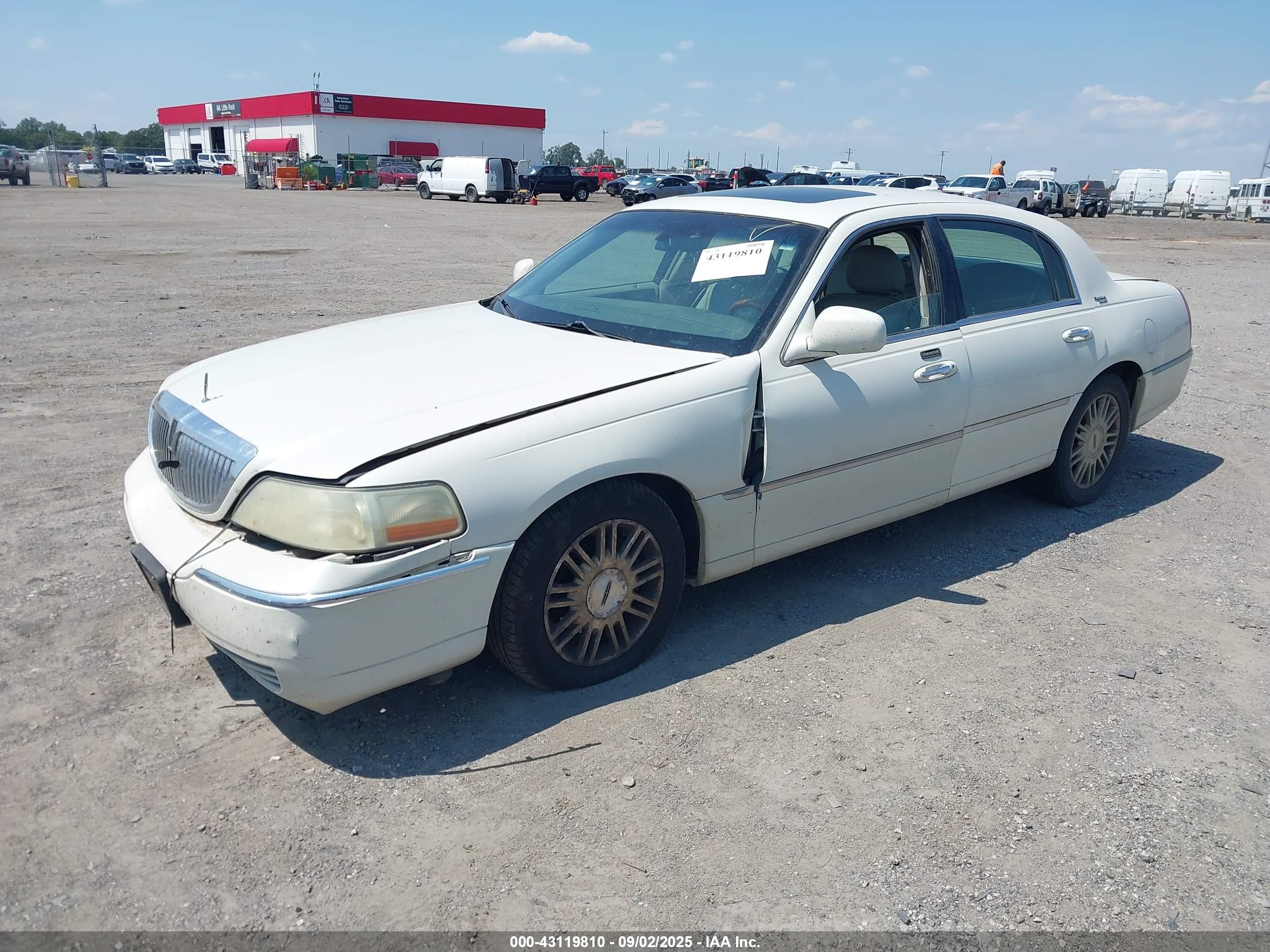 LINCOLN TOWN image 2