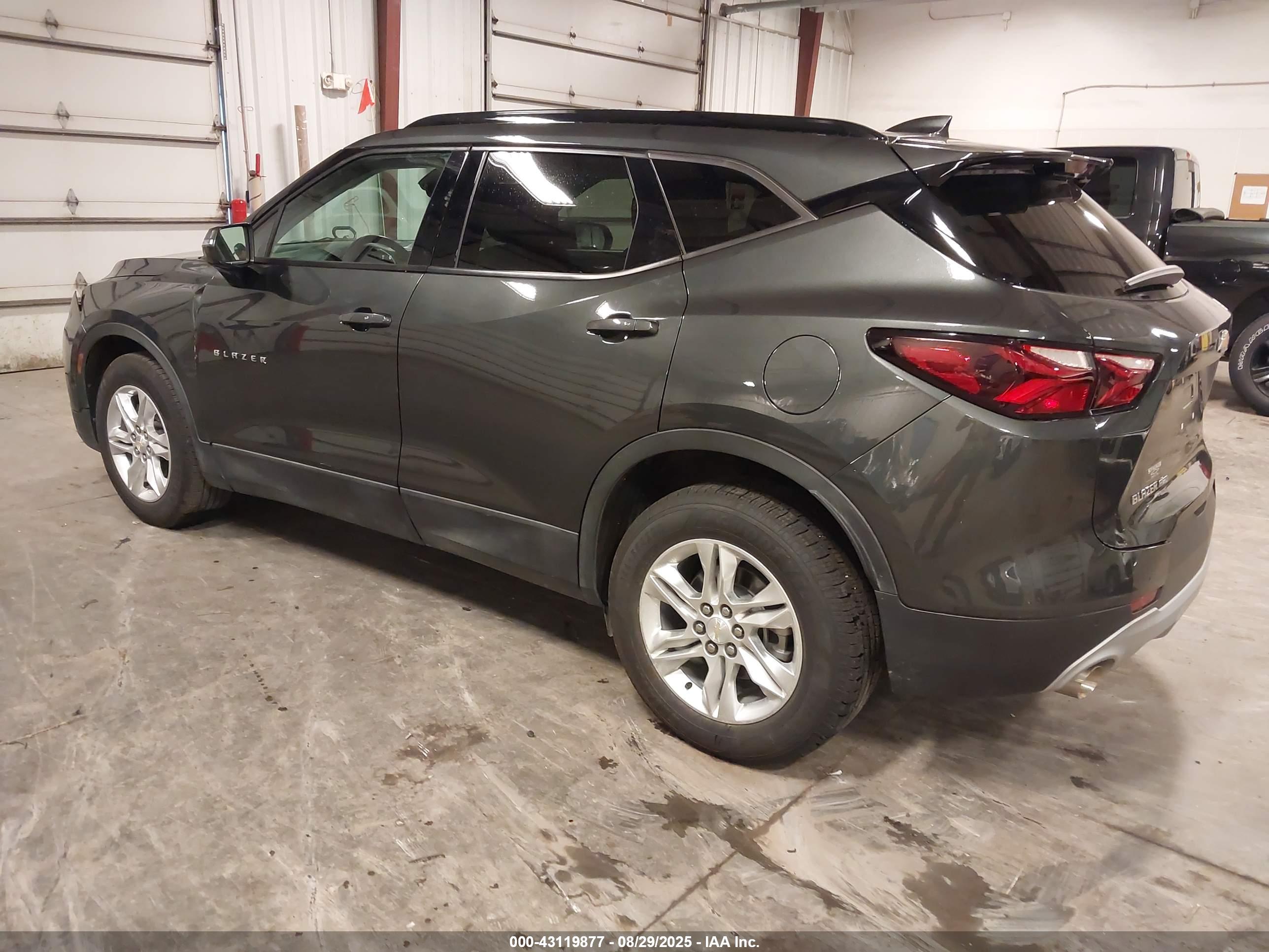 CHEVROLET BLAZER image 3