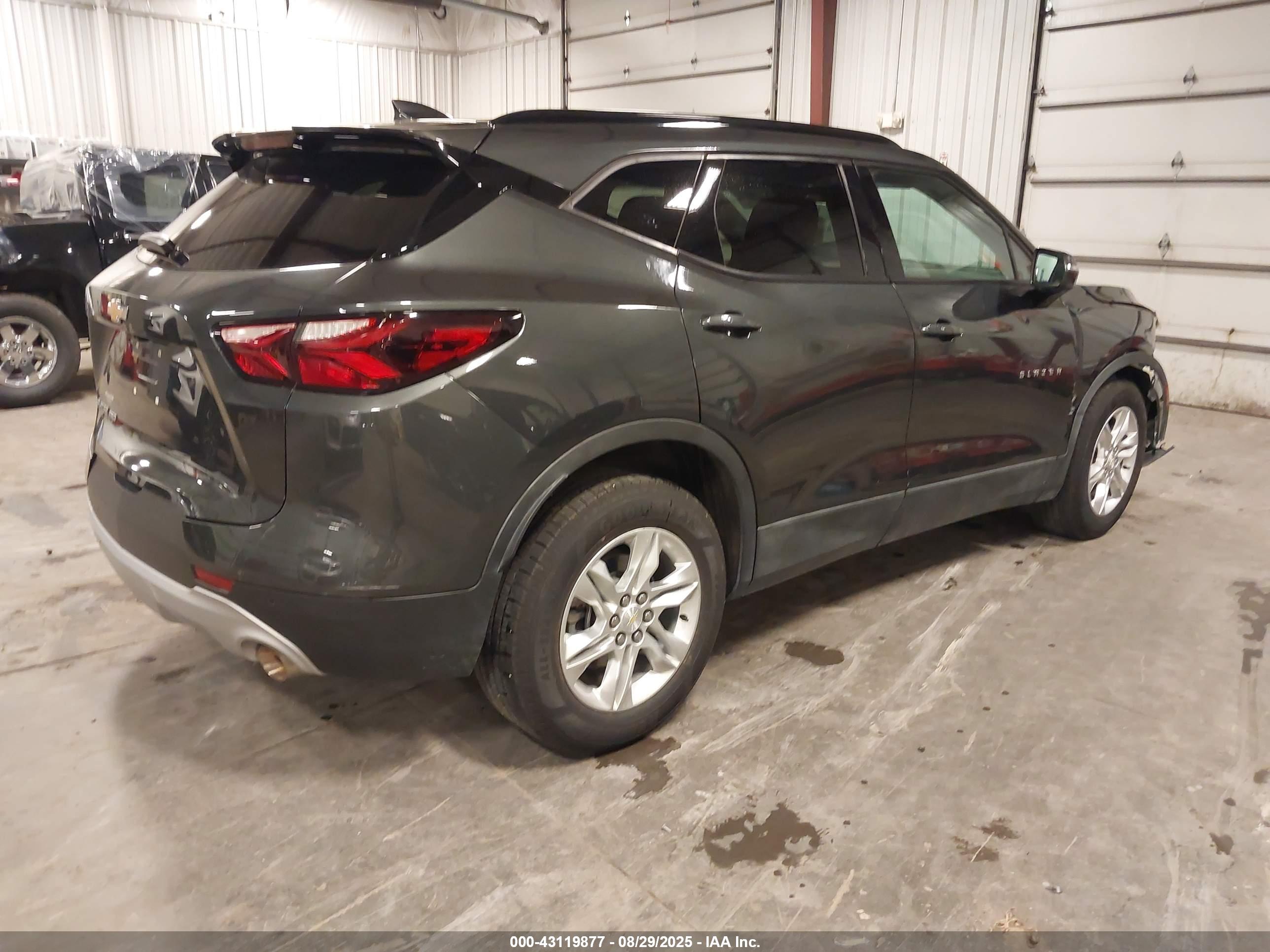 CHEVROLET BLAZER image 4