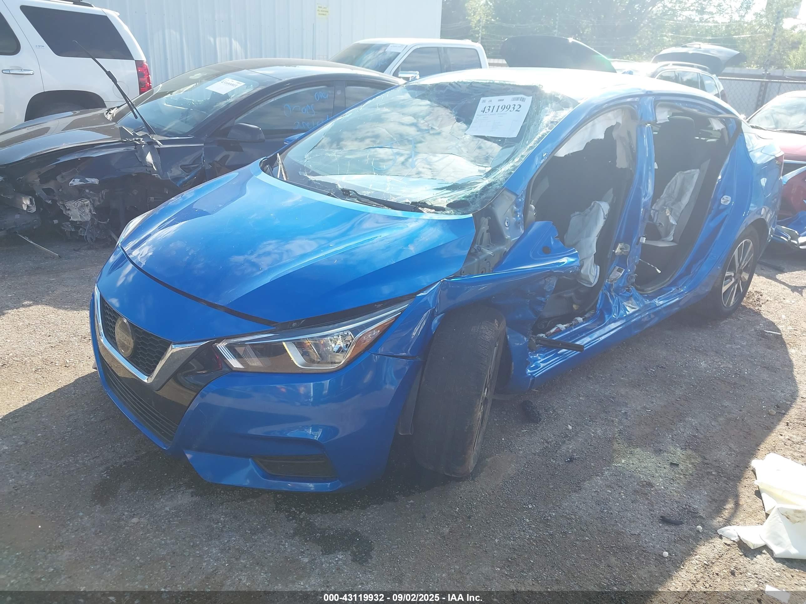 NISSAN VERSA image 2