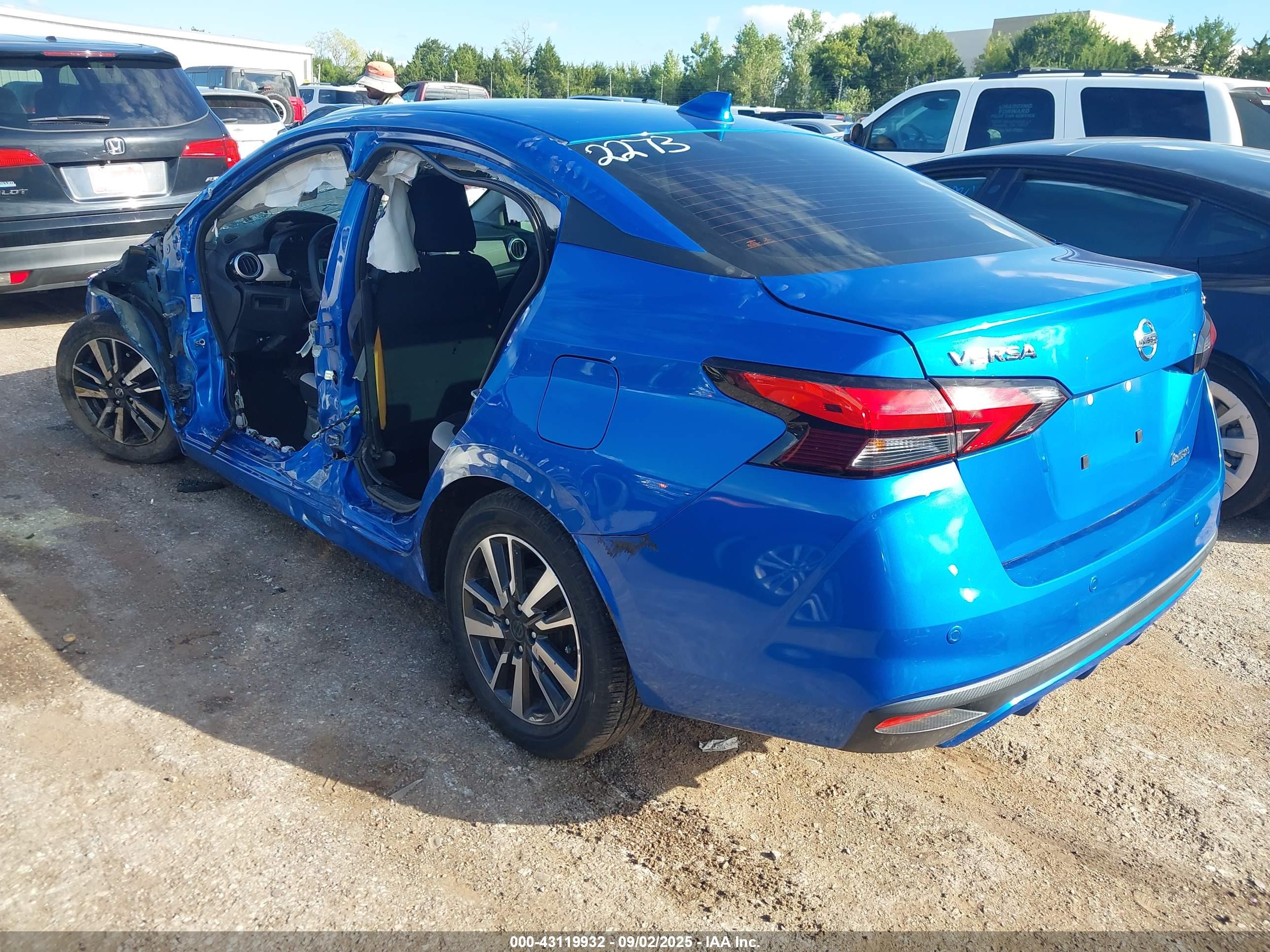 NISSAN VERSA image 3