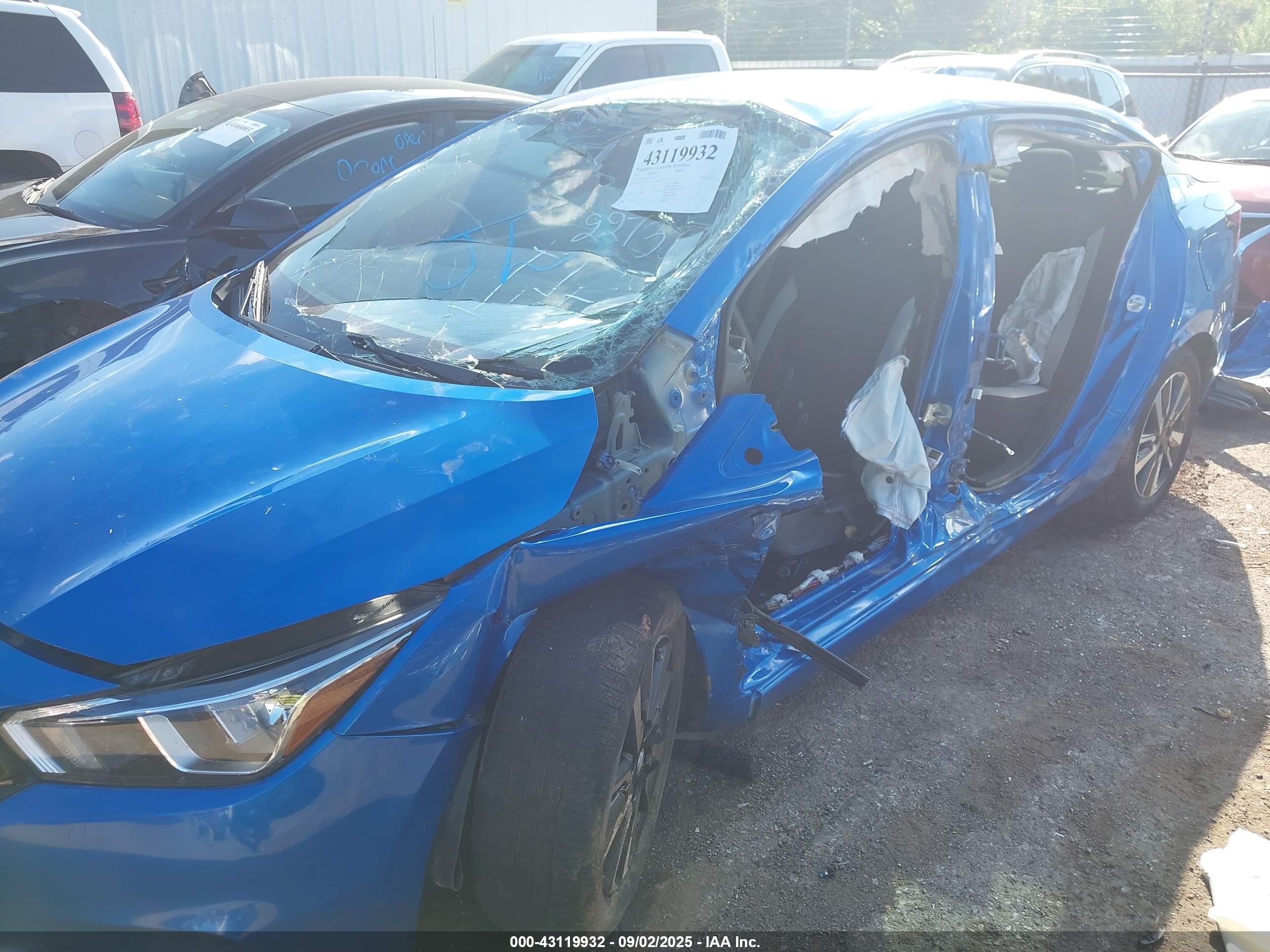 NISSAN VERSA image 6