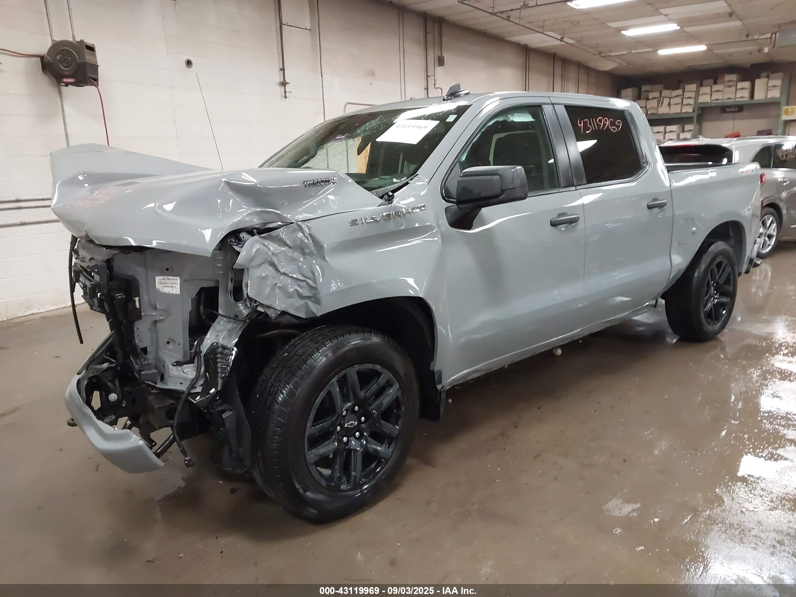 CHEVROLET SILVERADO image 2