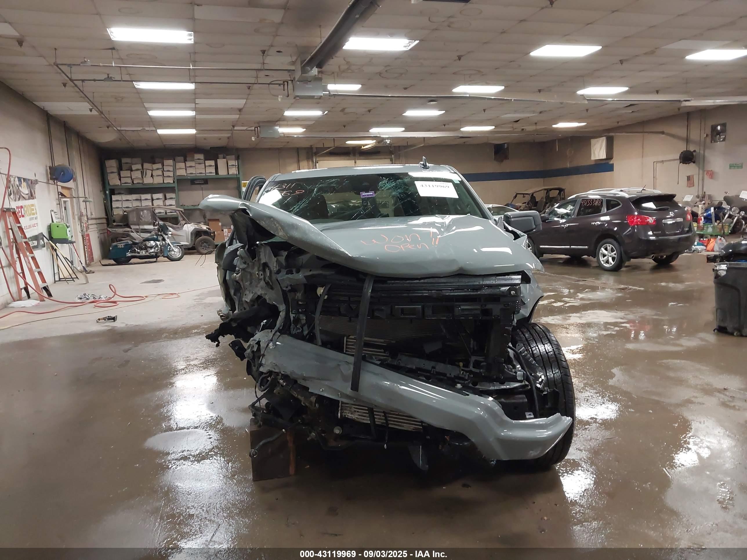 CHEVROLET SILVERADO image 6