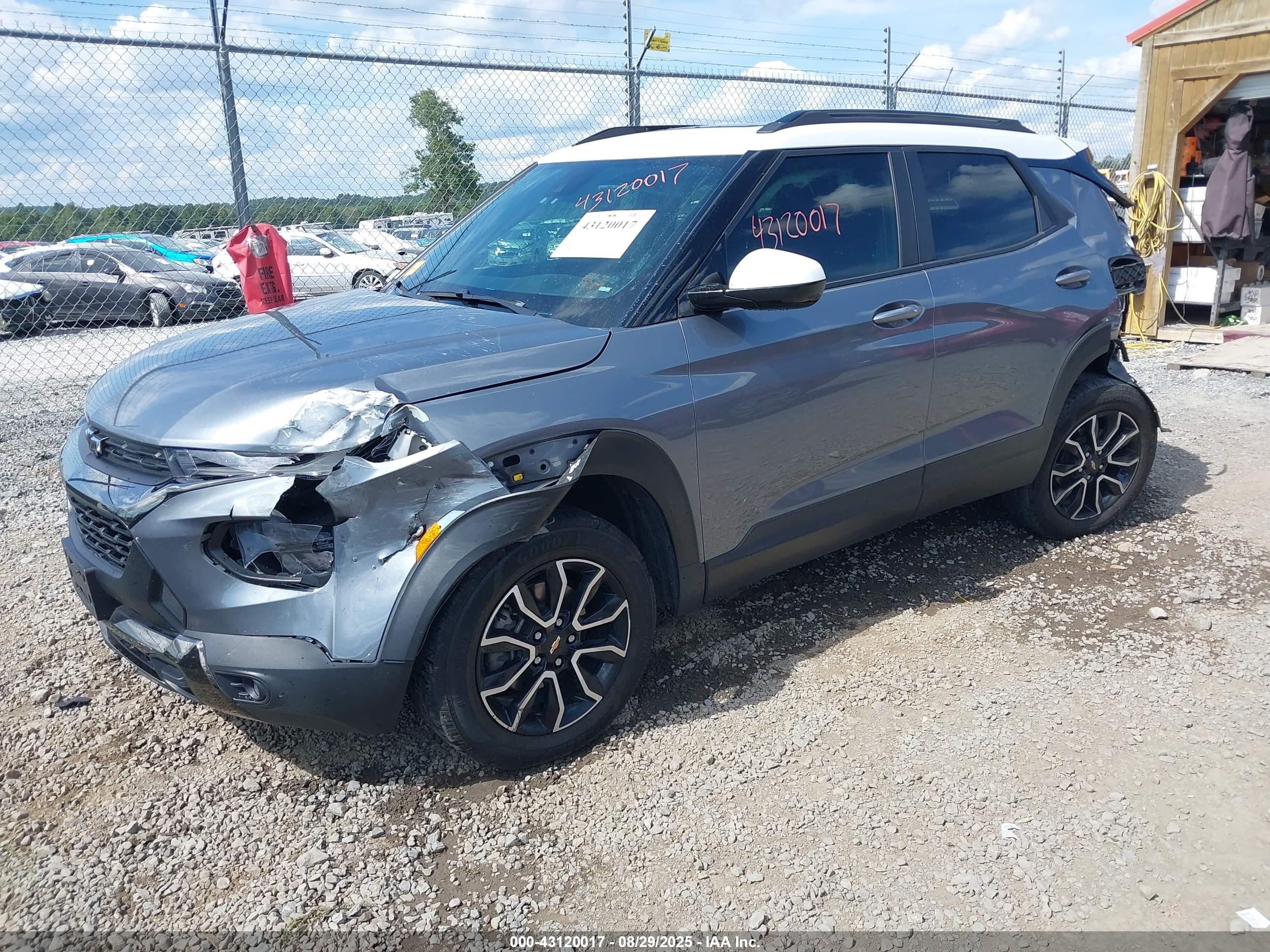 CHEVROLET TRAILBLAZER image 2