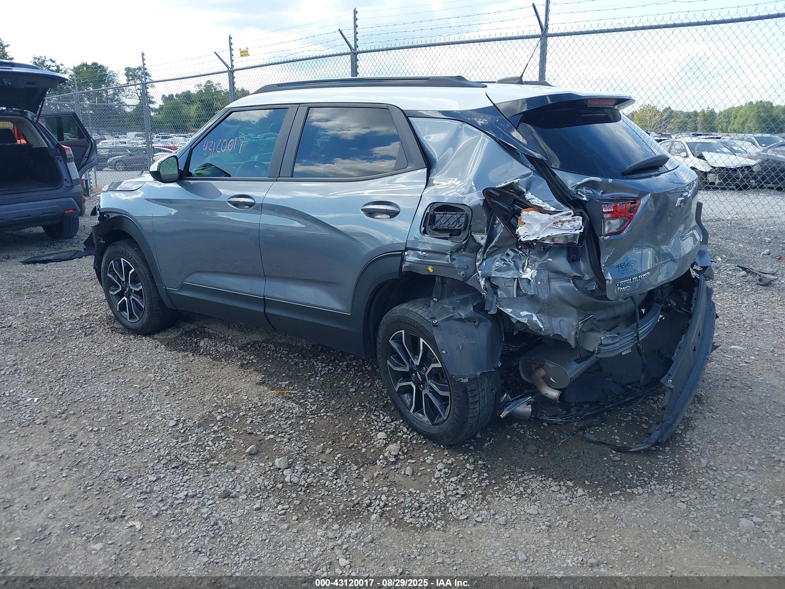 CHEVROLET TRAILBLAZER image 3