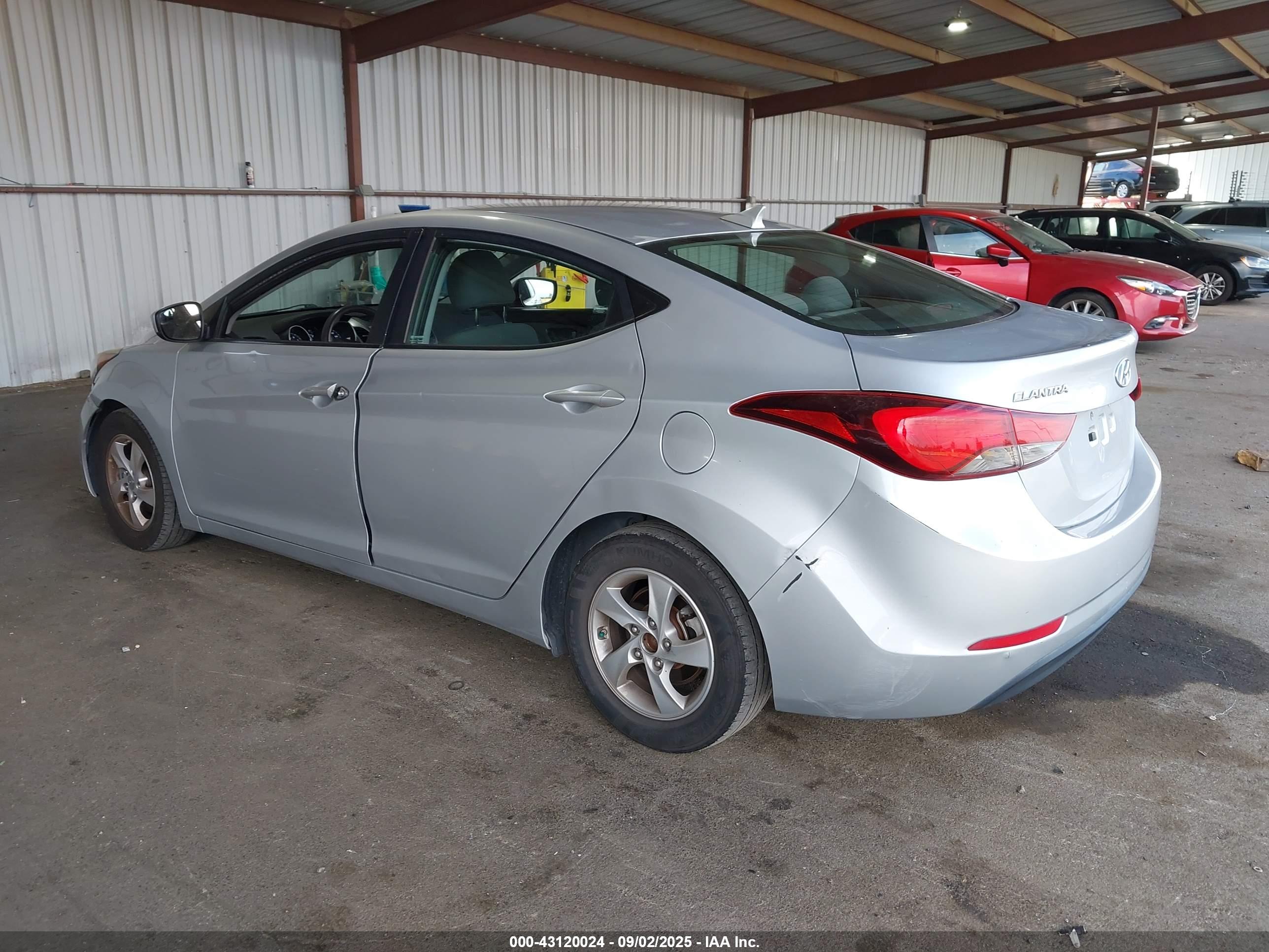 HYUNDAI ELANTRA image 3