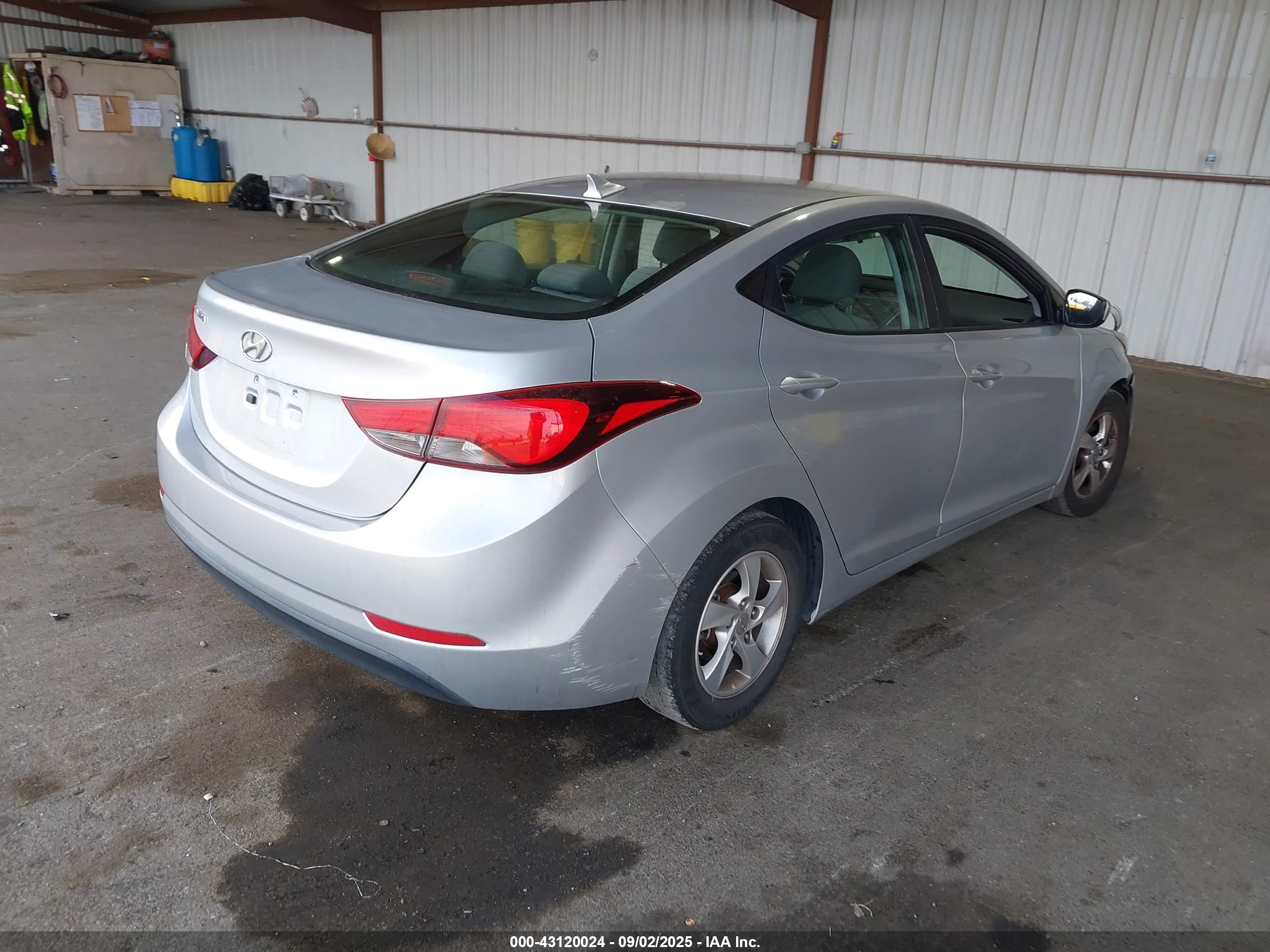 HYUNDAI ELANTRA image 4