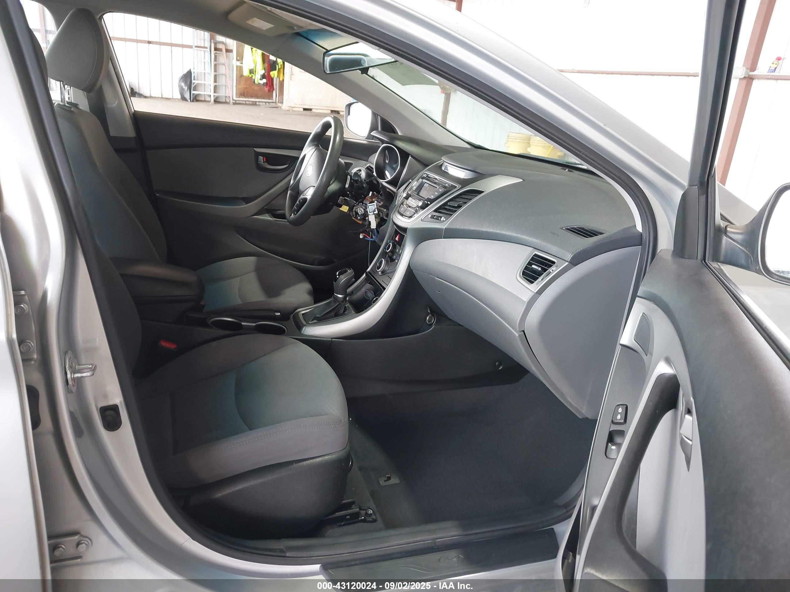 HYUNDAI ELANTRA image 5