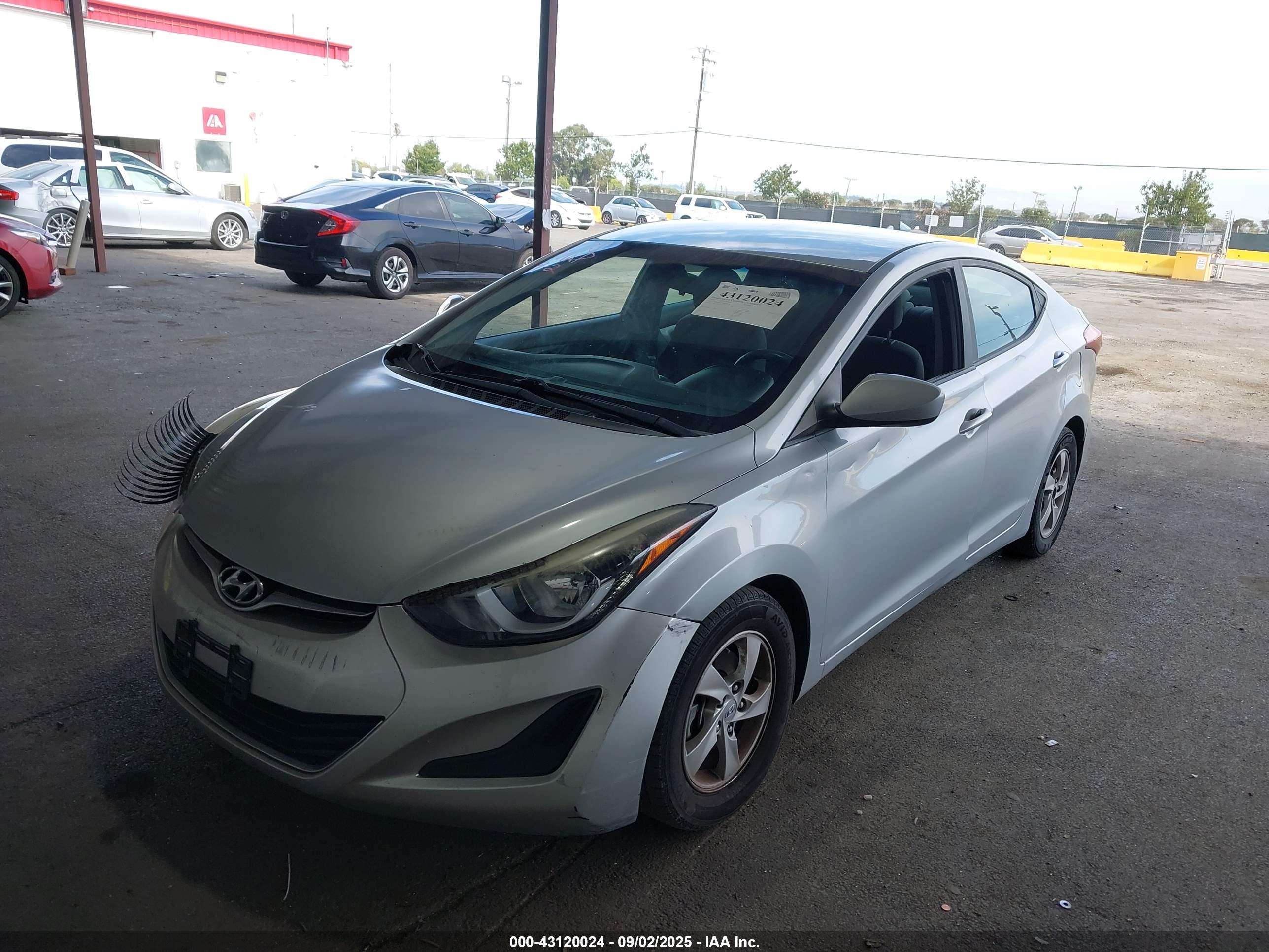 HYUNDAI ELANTRA image 6