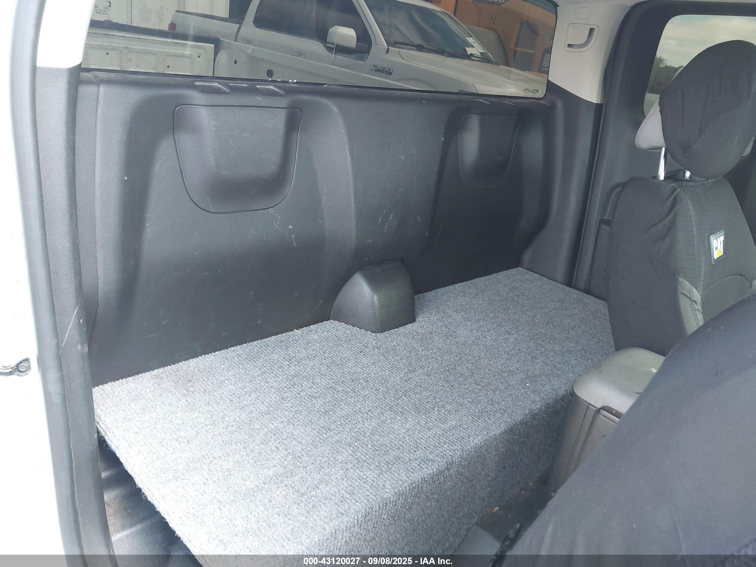 CHEVROLET COLORADO image 8