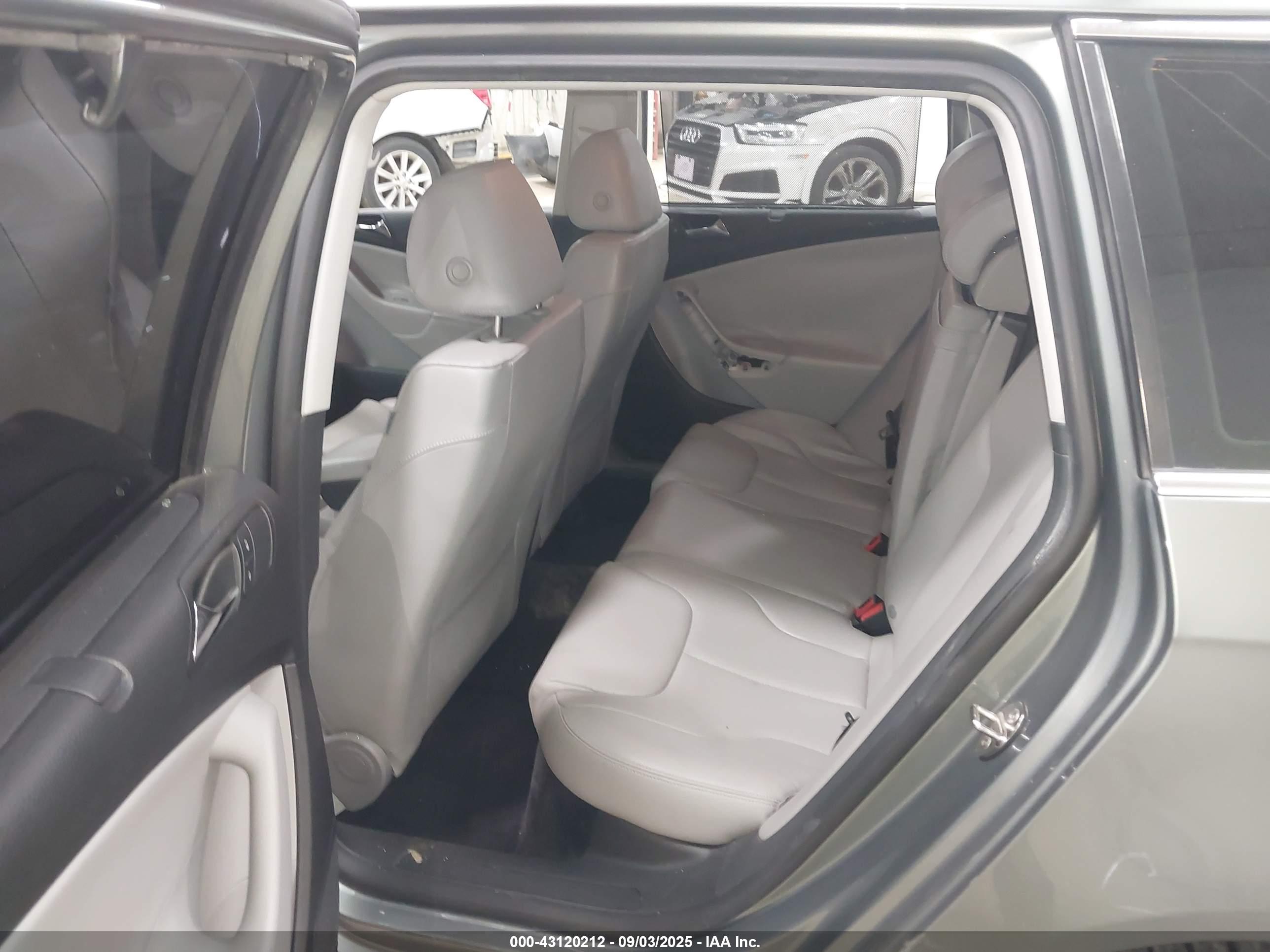 VOLKSWAGEN PASSAT image 8