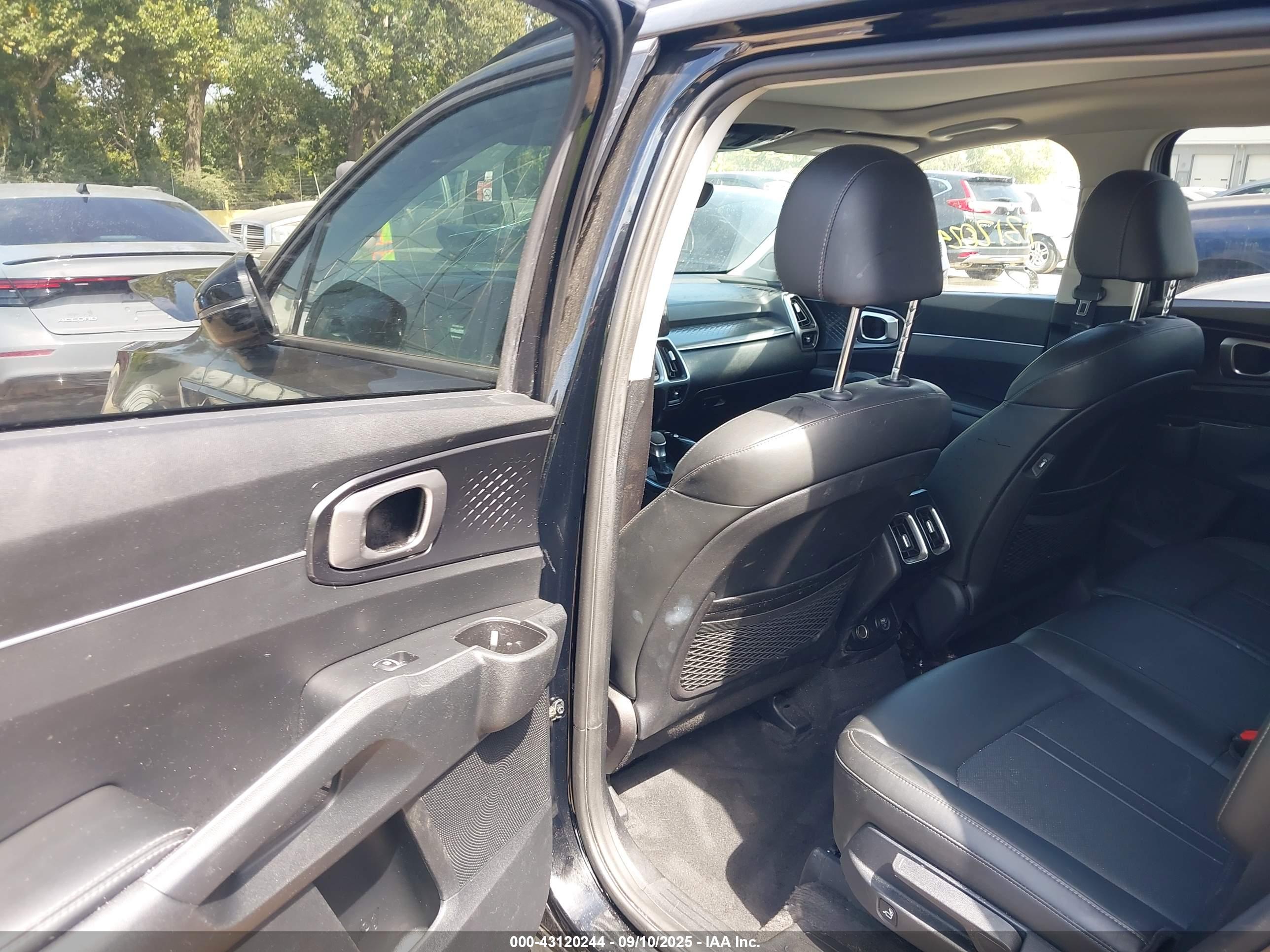 KIA SORENTO image 8