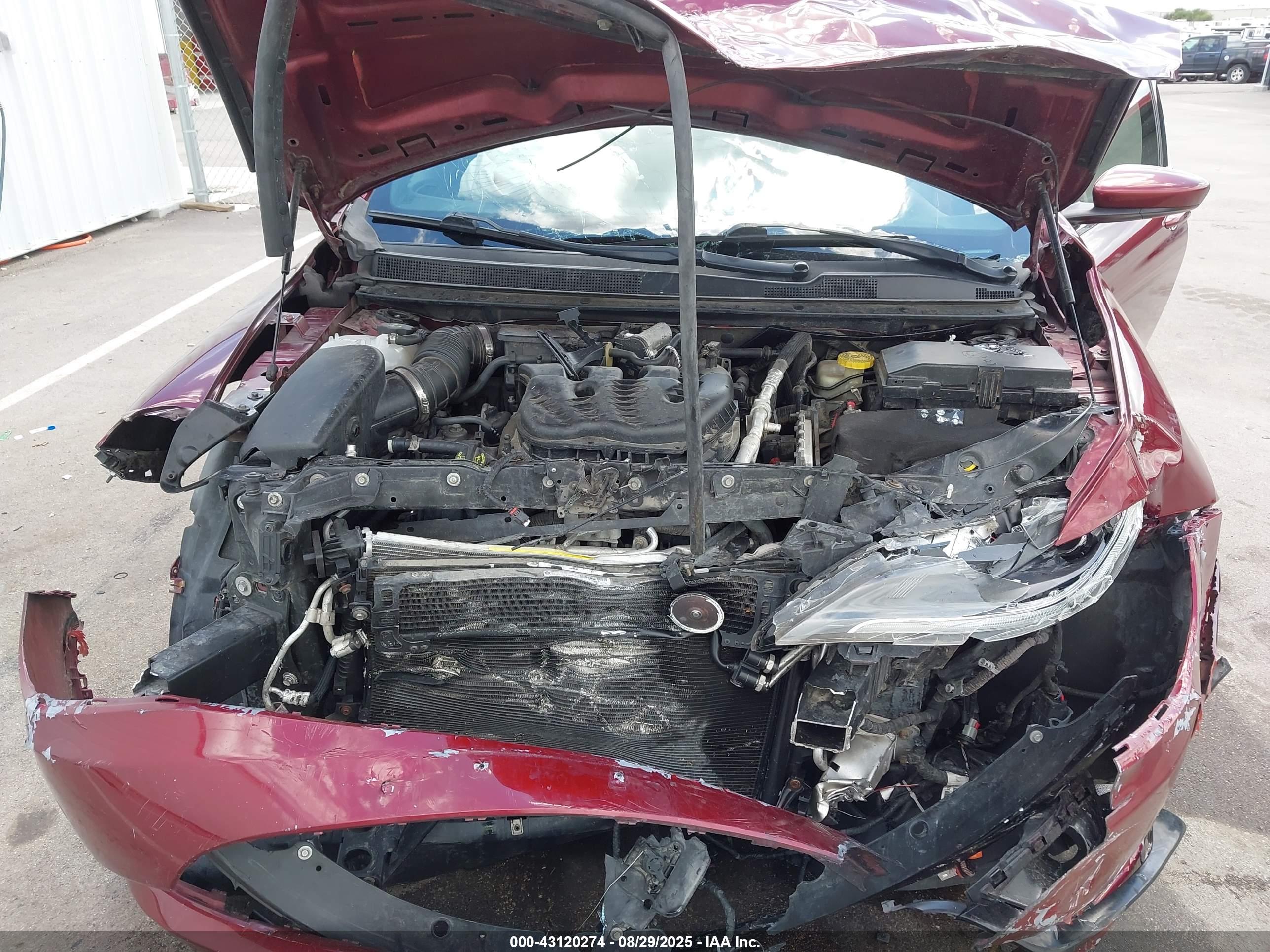 CHRYSLER 200 image 10