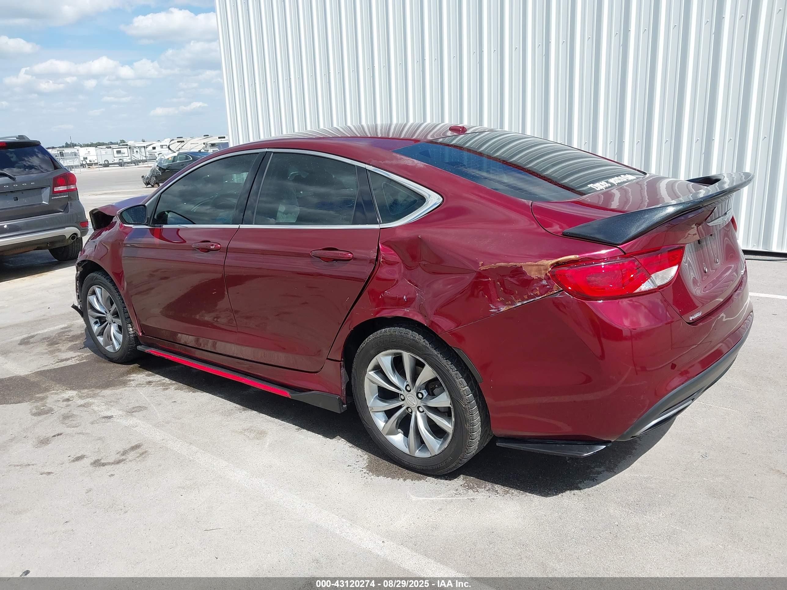 CHRYSLER 200 image 3