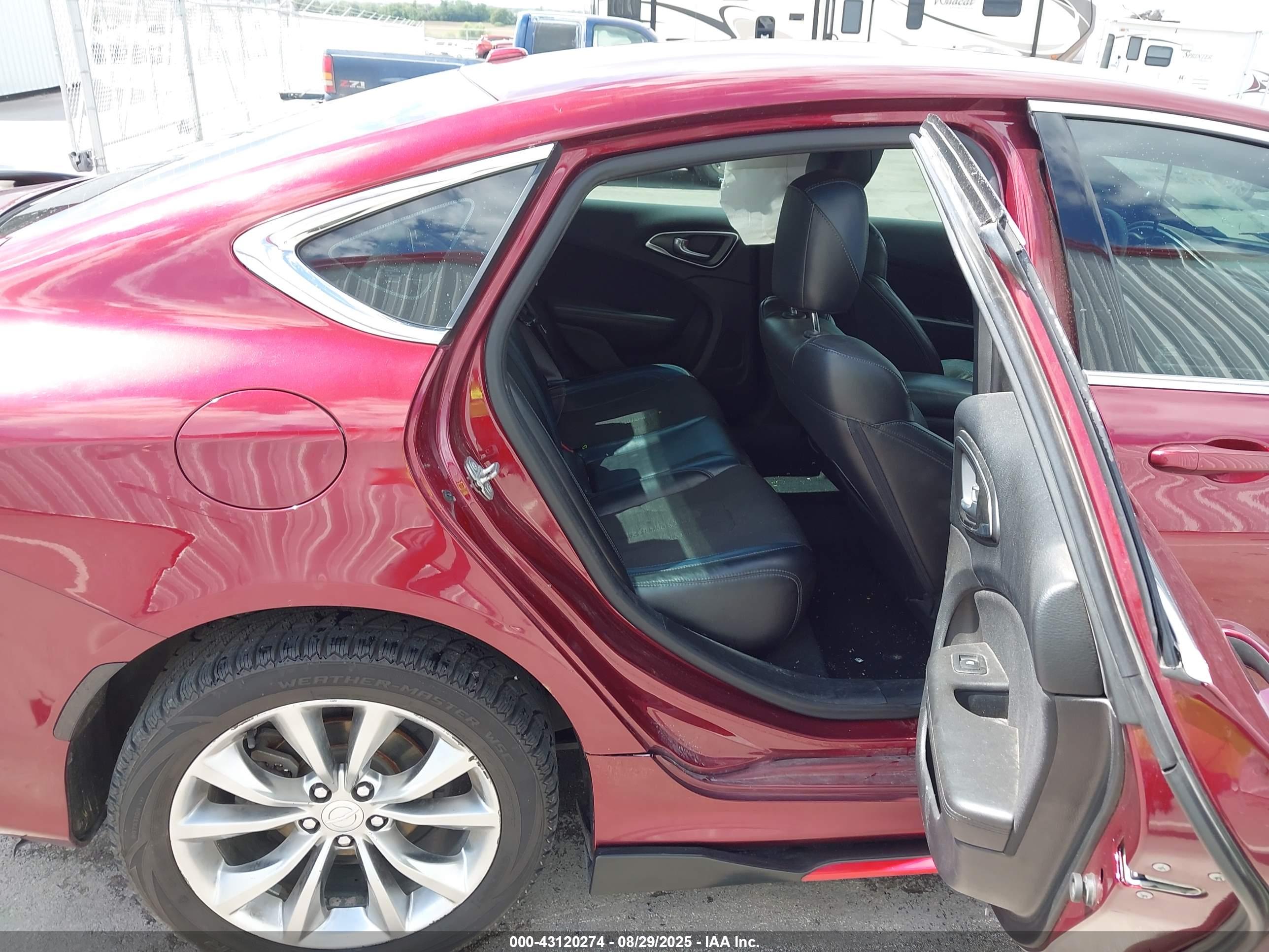 CHRYSLER 200 image 8