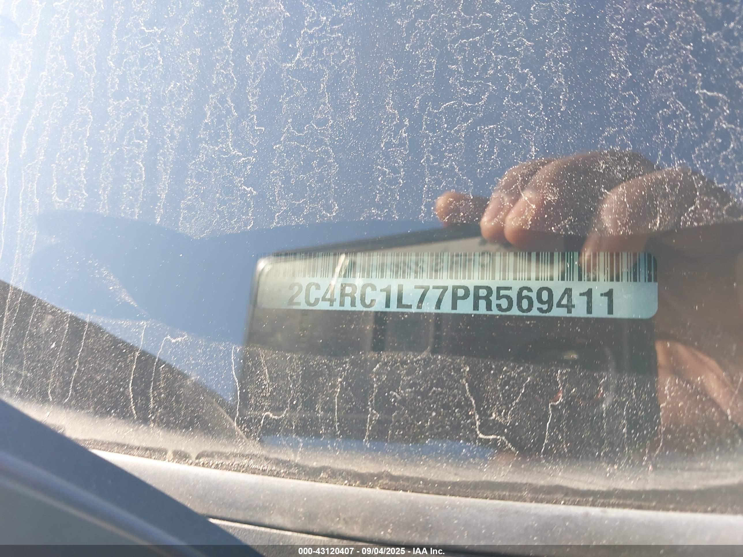 CHRYSLER PACIFICA image 9