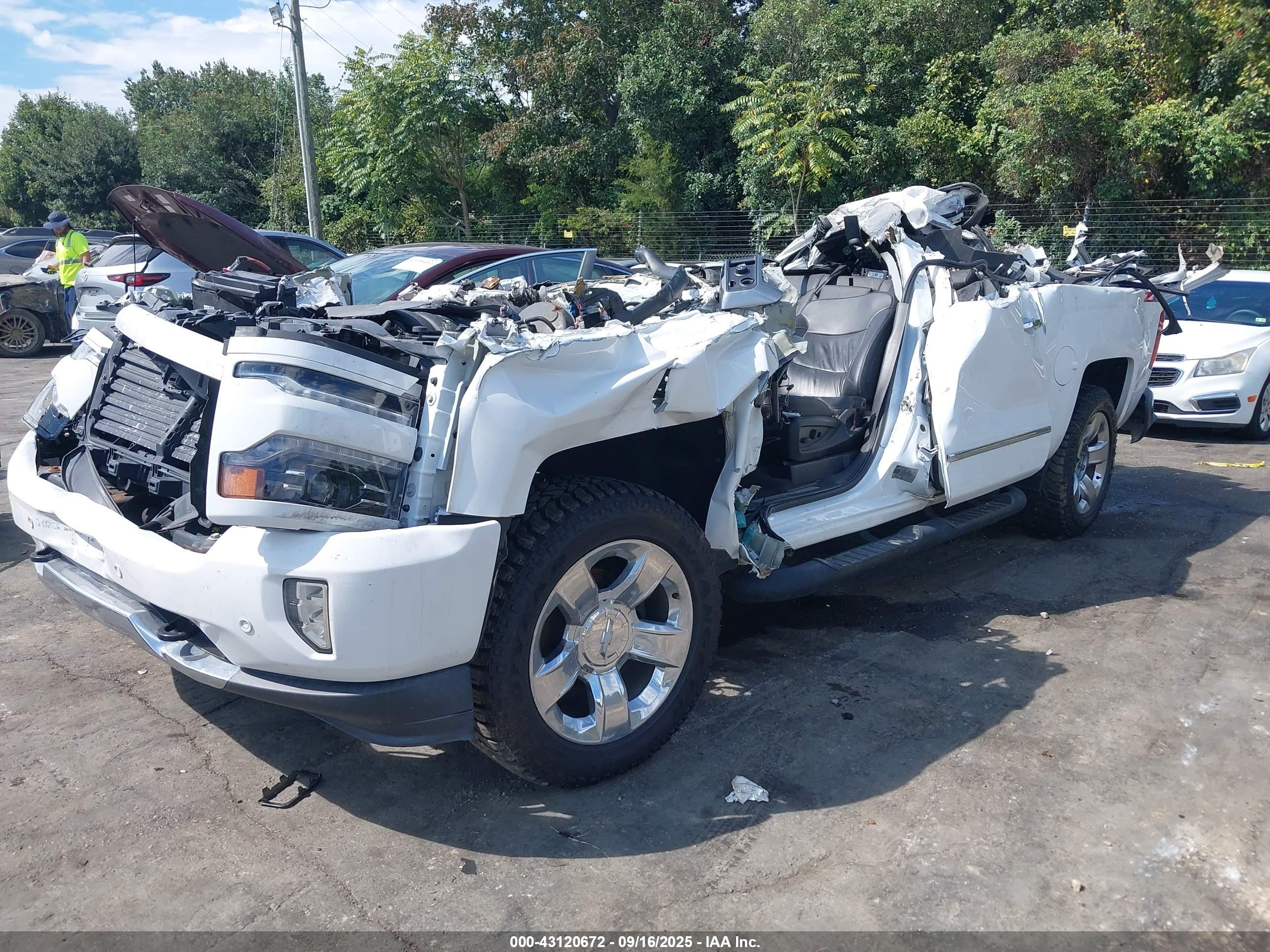 CHEVROLET SILVERADO image 2